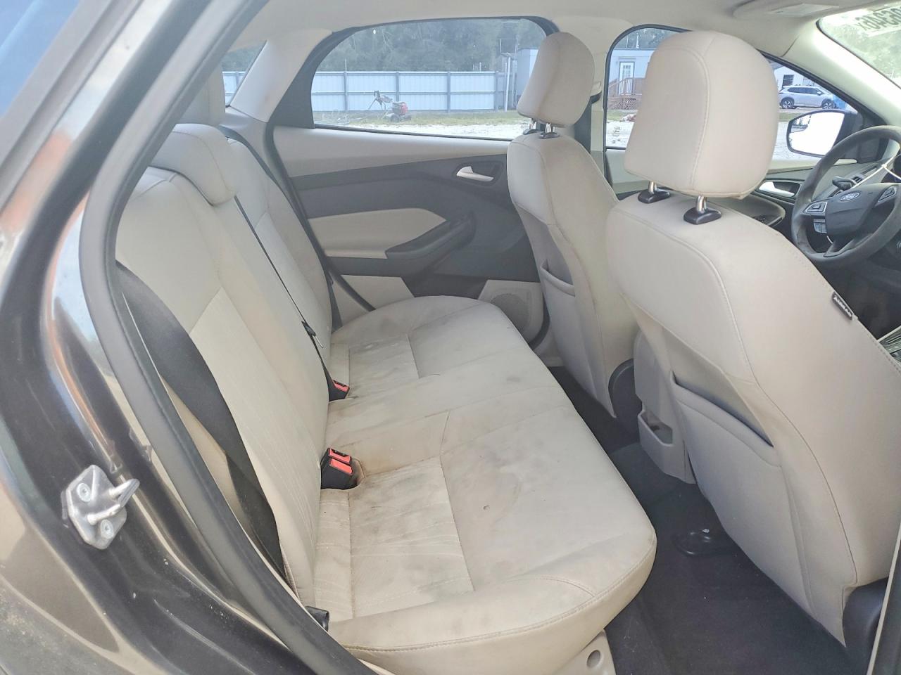 2016 Ford Focus Se Gray vin: 1FADP3F26GL242684