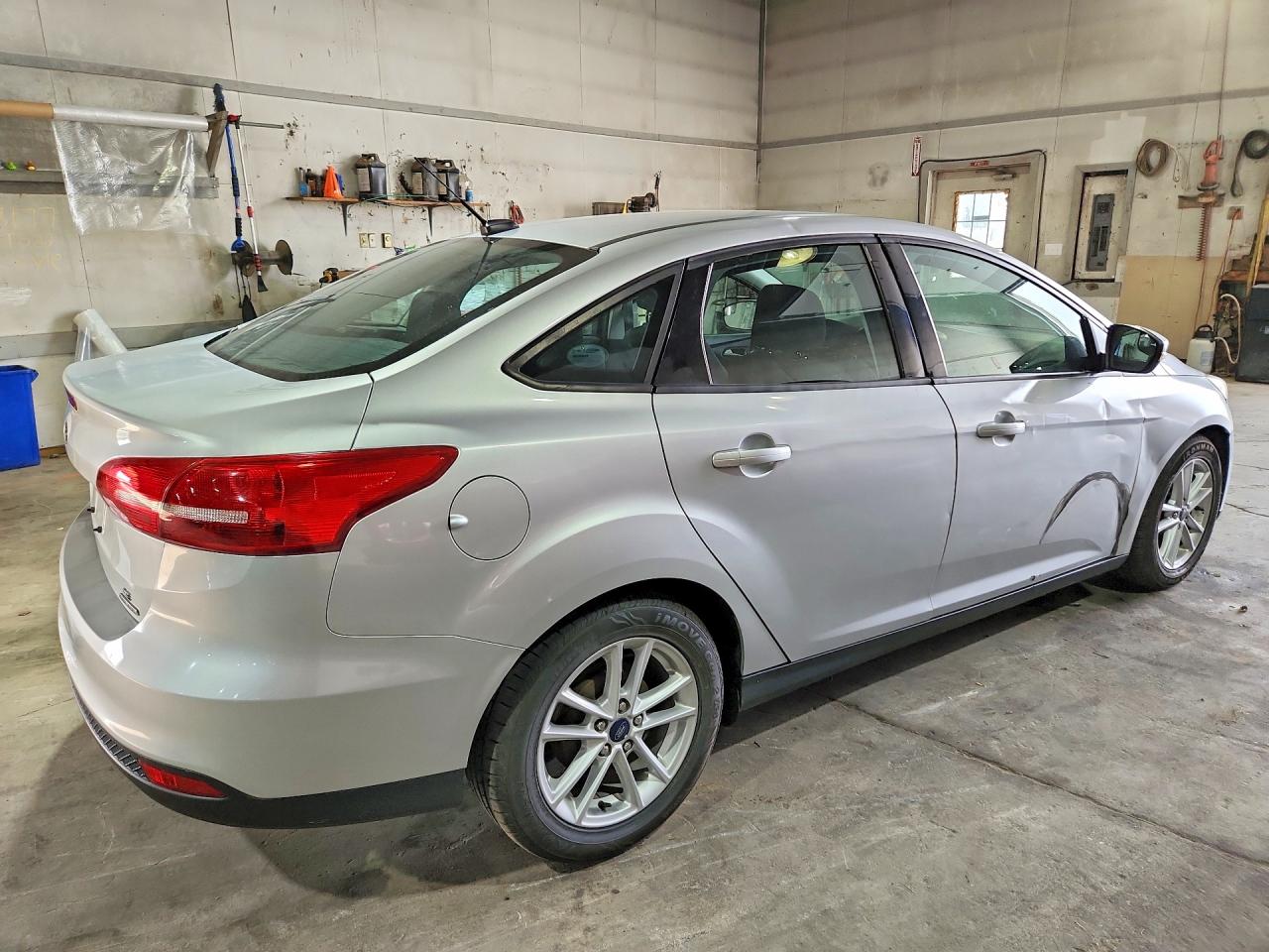2016 Ford Focus Se Gray vin: 1FADP3F26GL299810