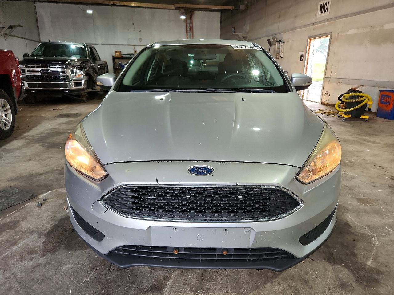 2016 Ford Focus Se Gray vin: 1FADP3F26GL299810