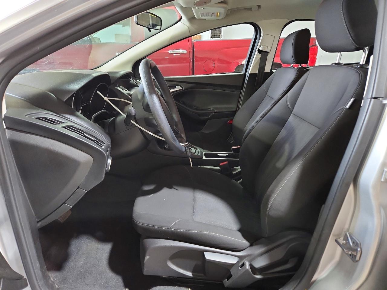 2016 Ford Focus Se Gray vin: 1FADP3F26GL299810