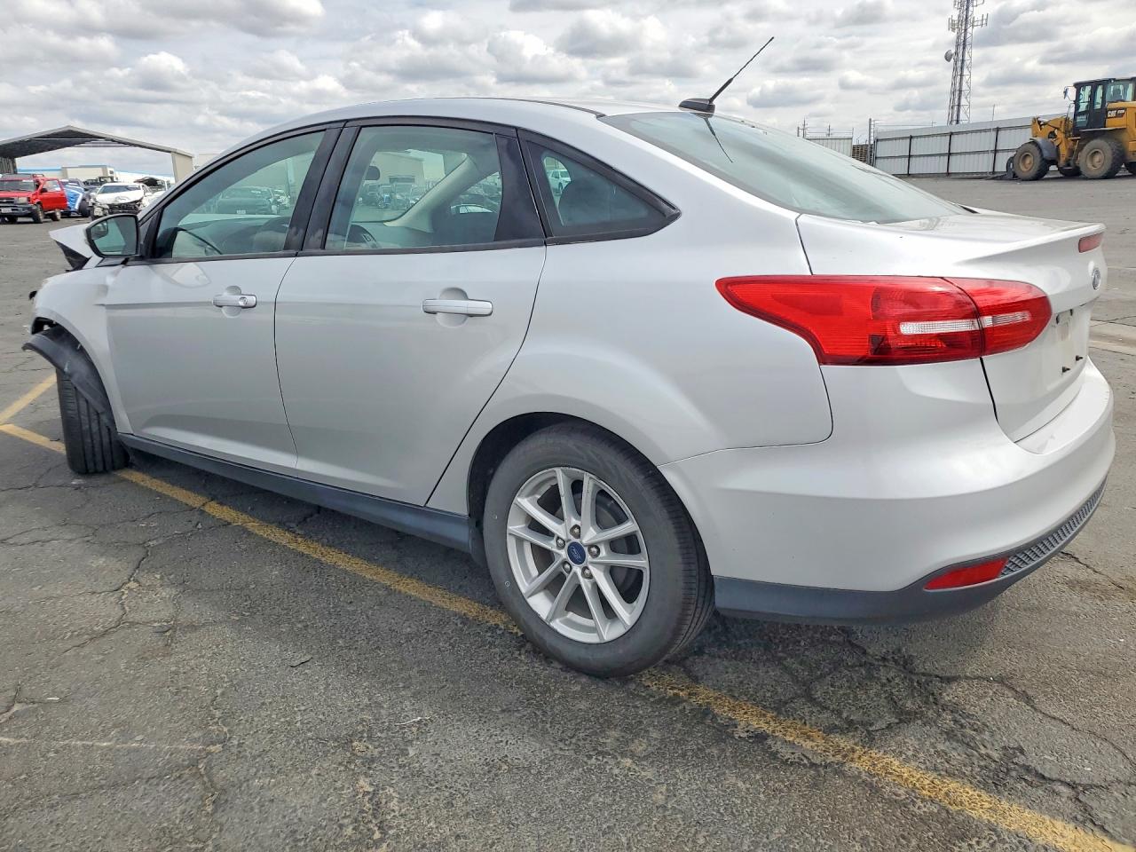 2016 Ford Focus Se Silver vin: 1FADP3F26GL365952
