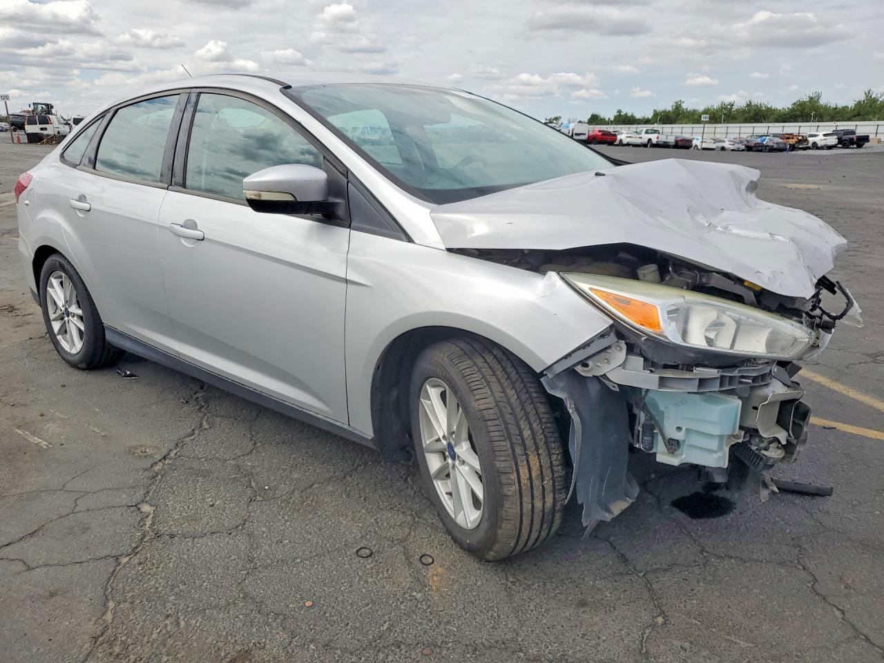2016 Ford Focus Se Silver vin: 1FADP3F26GL365952