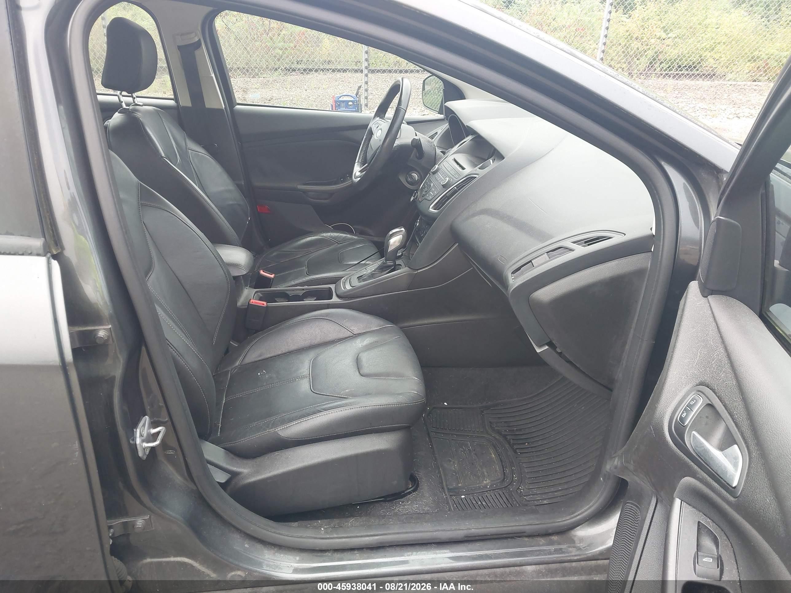 2016 Ford Focus Se Gray vin: 1FADP3F26GL397834