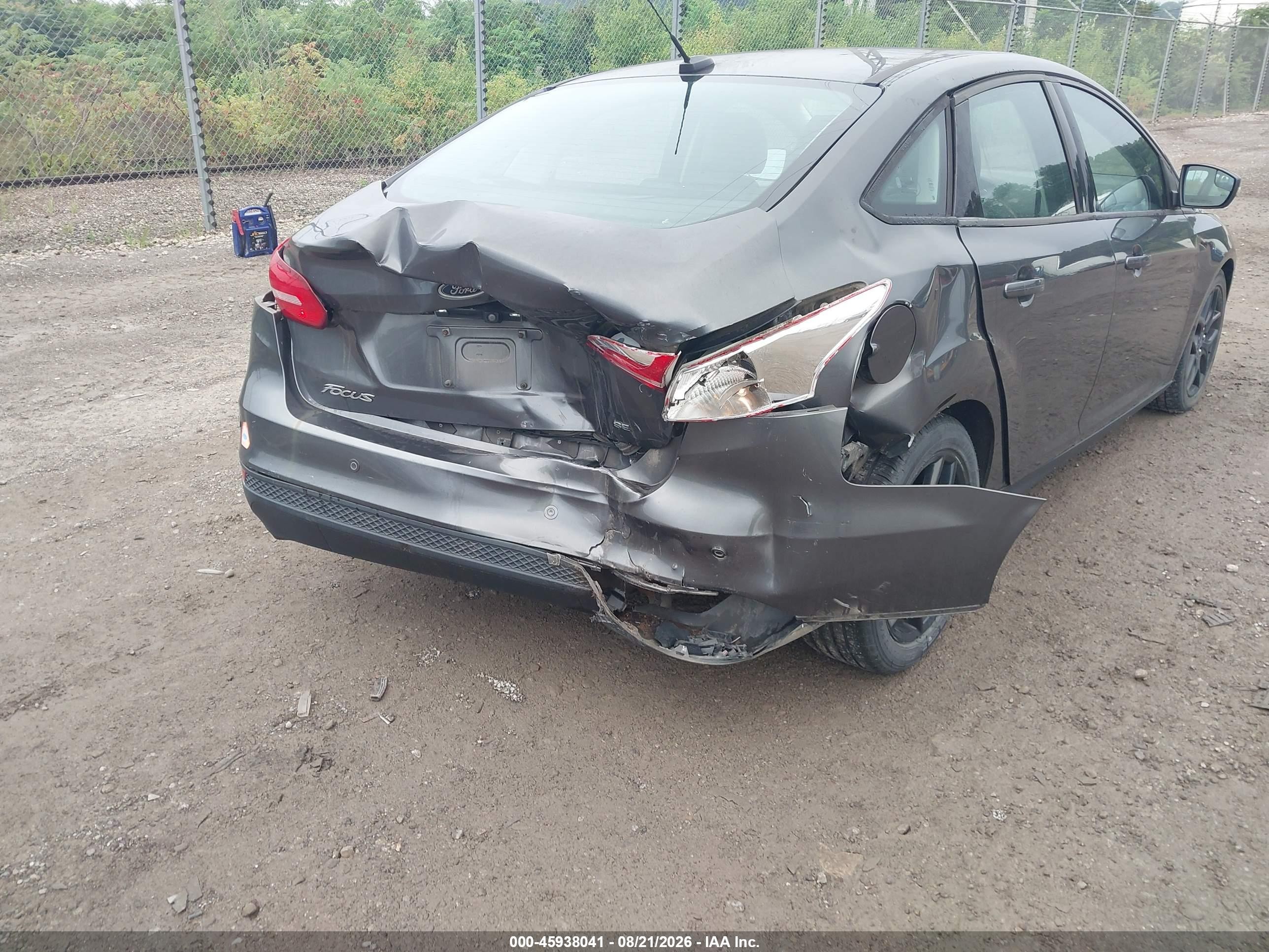 2016 Ford Focus Se Gray vin: 1FADP3F26GL397834