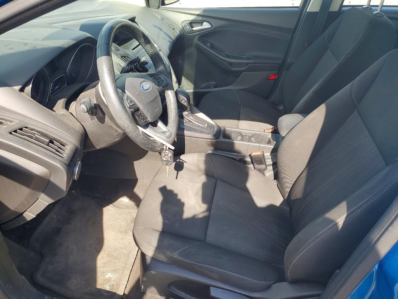 2017 Ford Focus Se Blue vin: 1FADP3F26HL250818