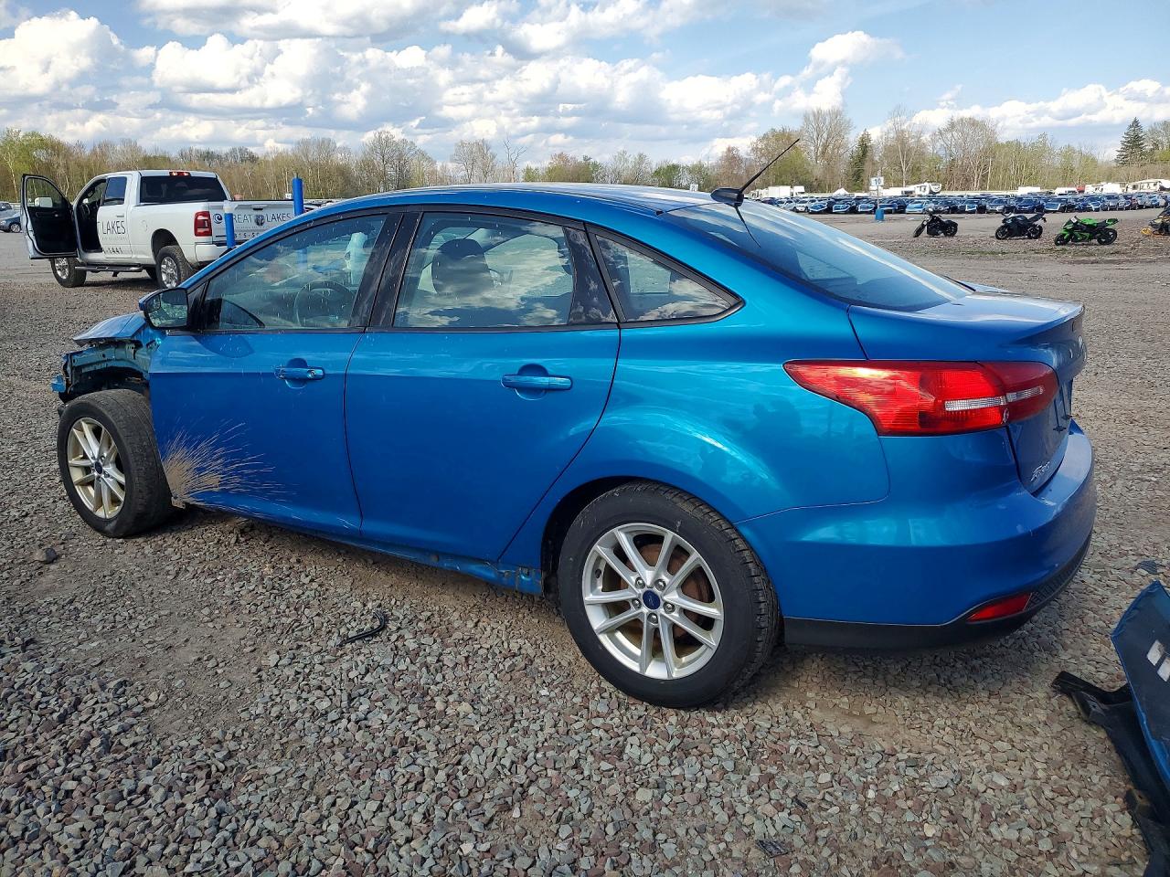 2017 Ford Focus Se Blue vin: 1FADP3F26HL250818