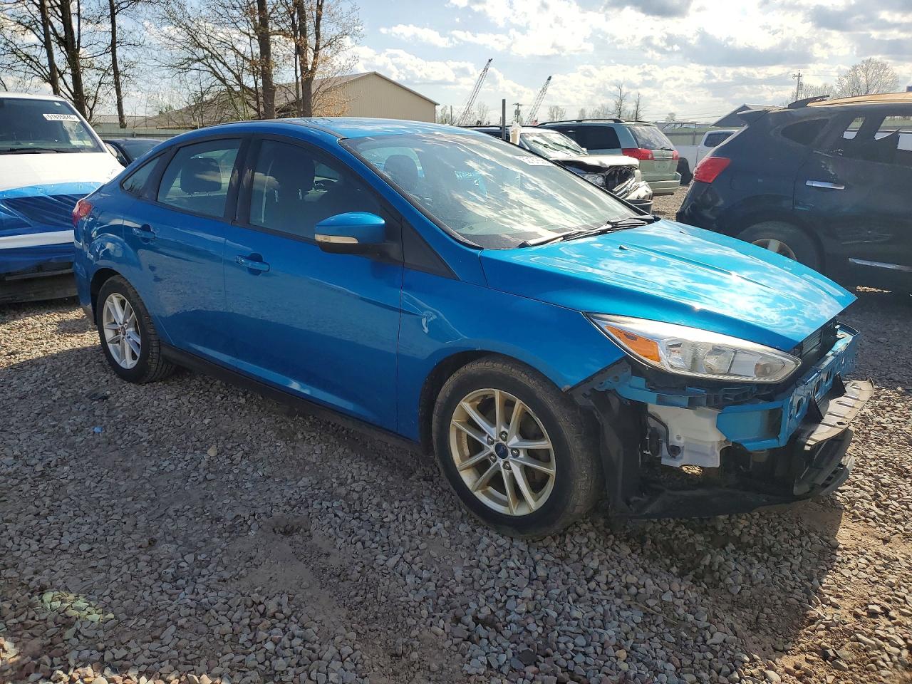 2017 Ford Focus Se Blue vin: 1FADP3F26HL250818