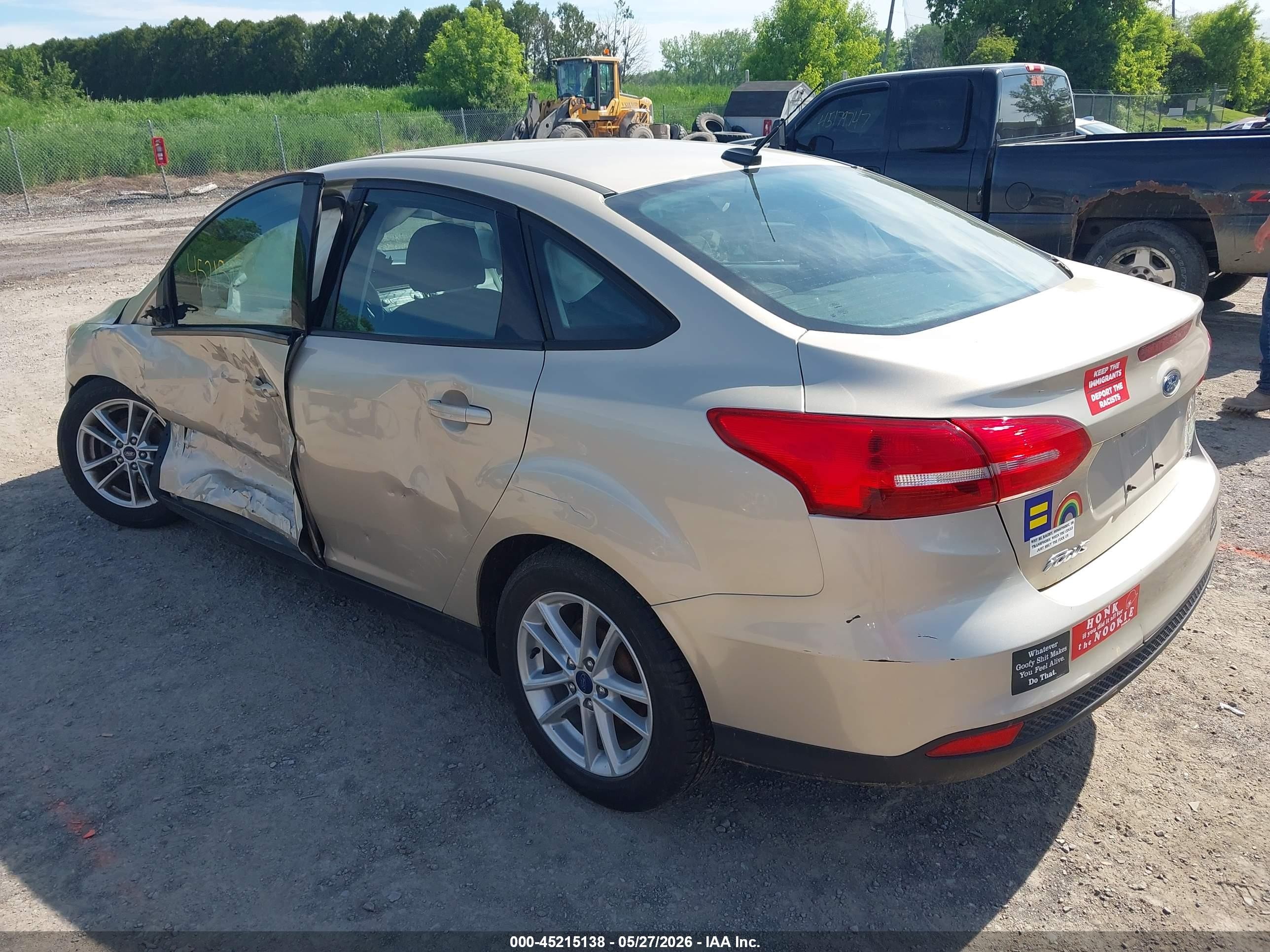 2017 Ford Focus Se Gold vin: 1FADP3F26HL335836