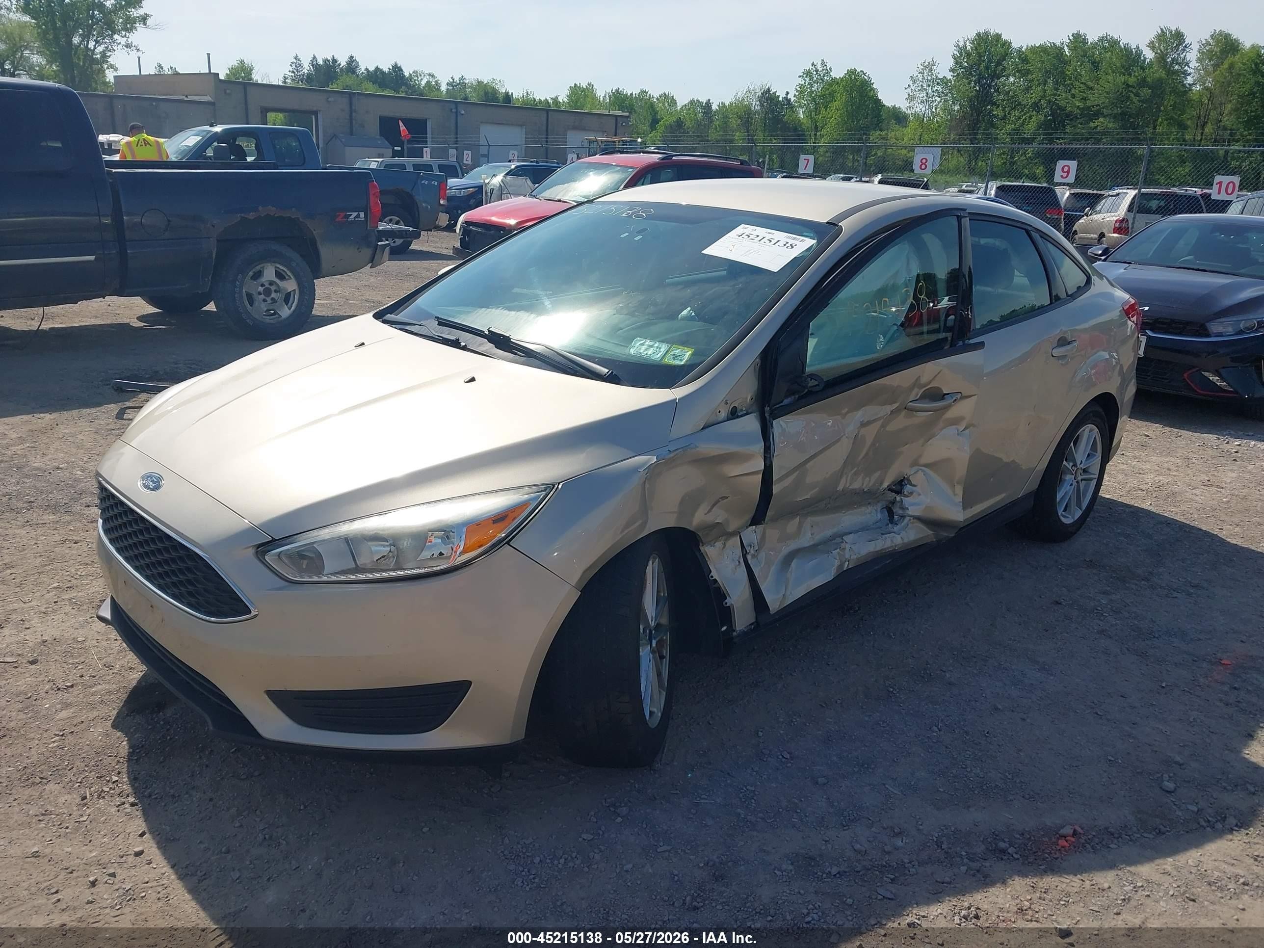 2017 Ford Focus Se Gold vin: 1FADP3F26HL335836