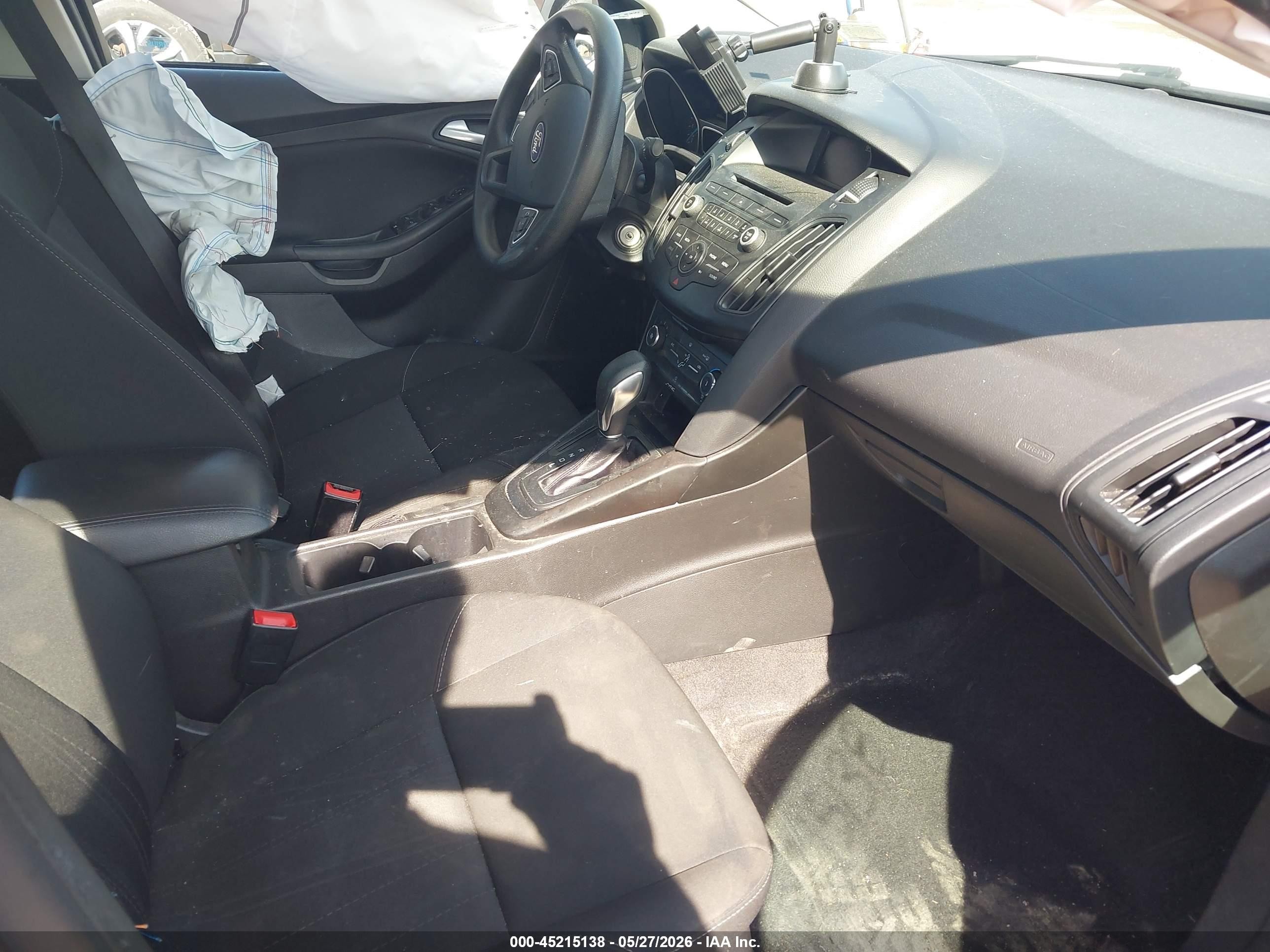 2017 Ford Focus Se Gold vin: 1FADP3F26HL335836