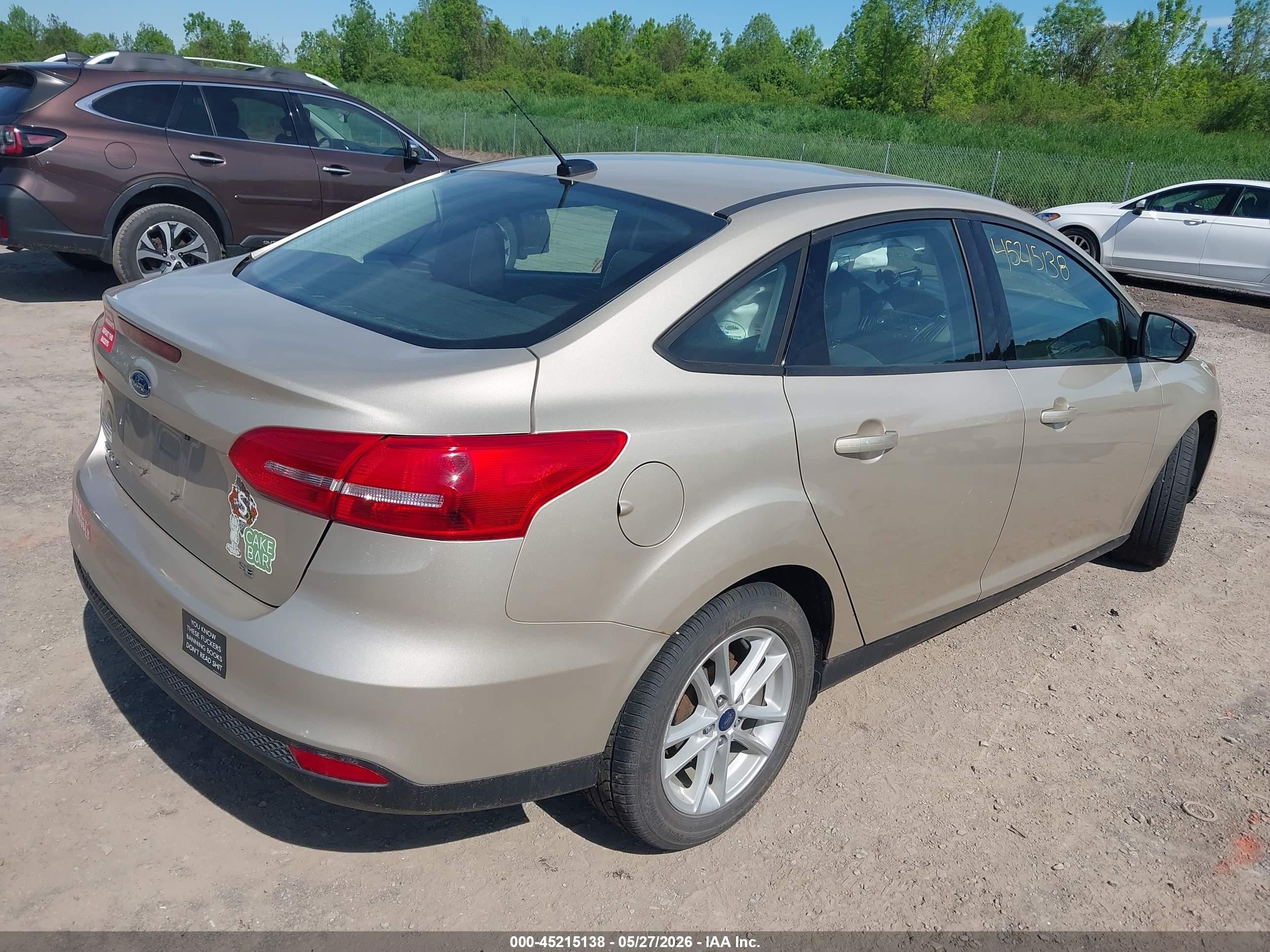 2017 Ford Focus Se Gold vin: 1FADP3F26HL335836