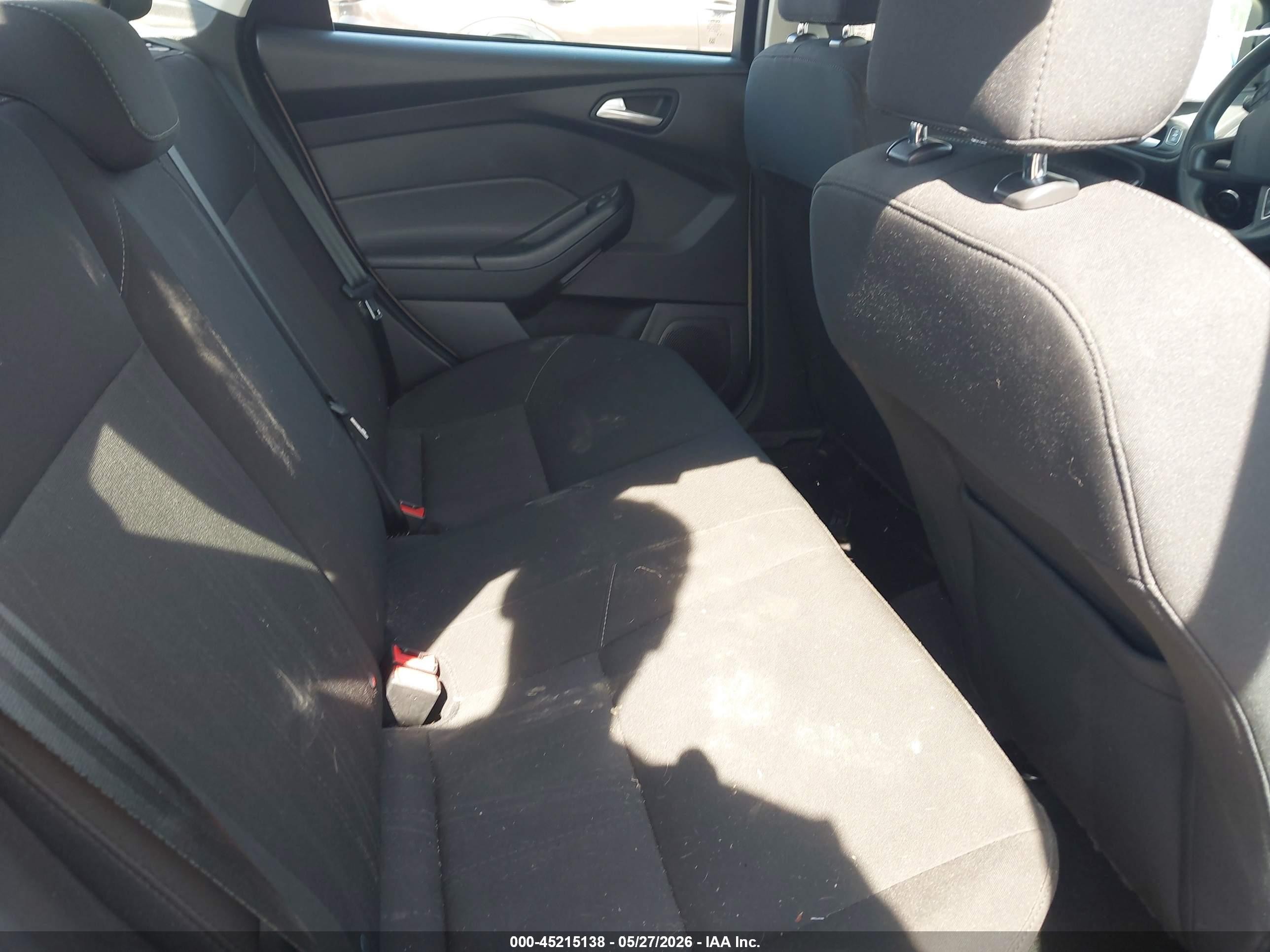 2017 Ford Focus Se Gold vin: 1FADP3F26HL335836