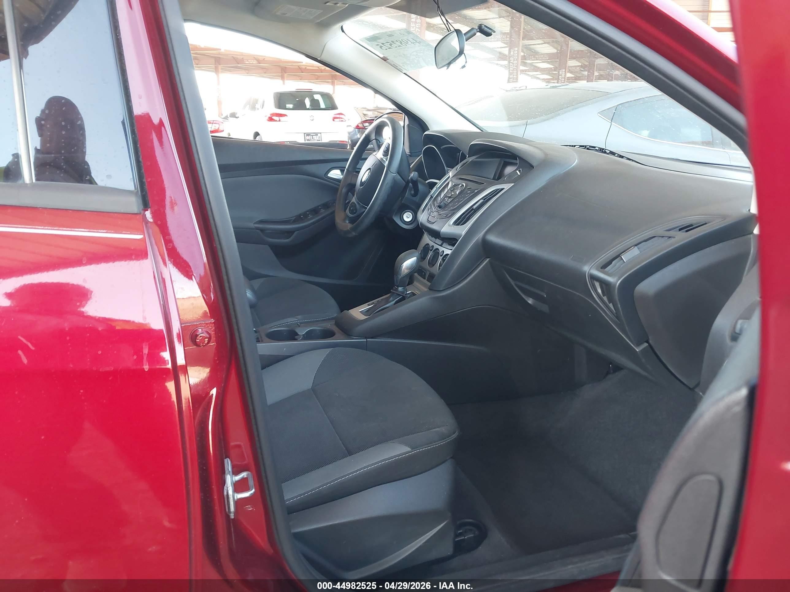 2013 Ford Focus Se Red vin: 1FADP3F27DL363204