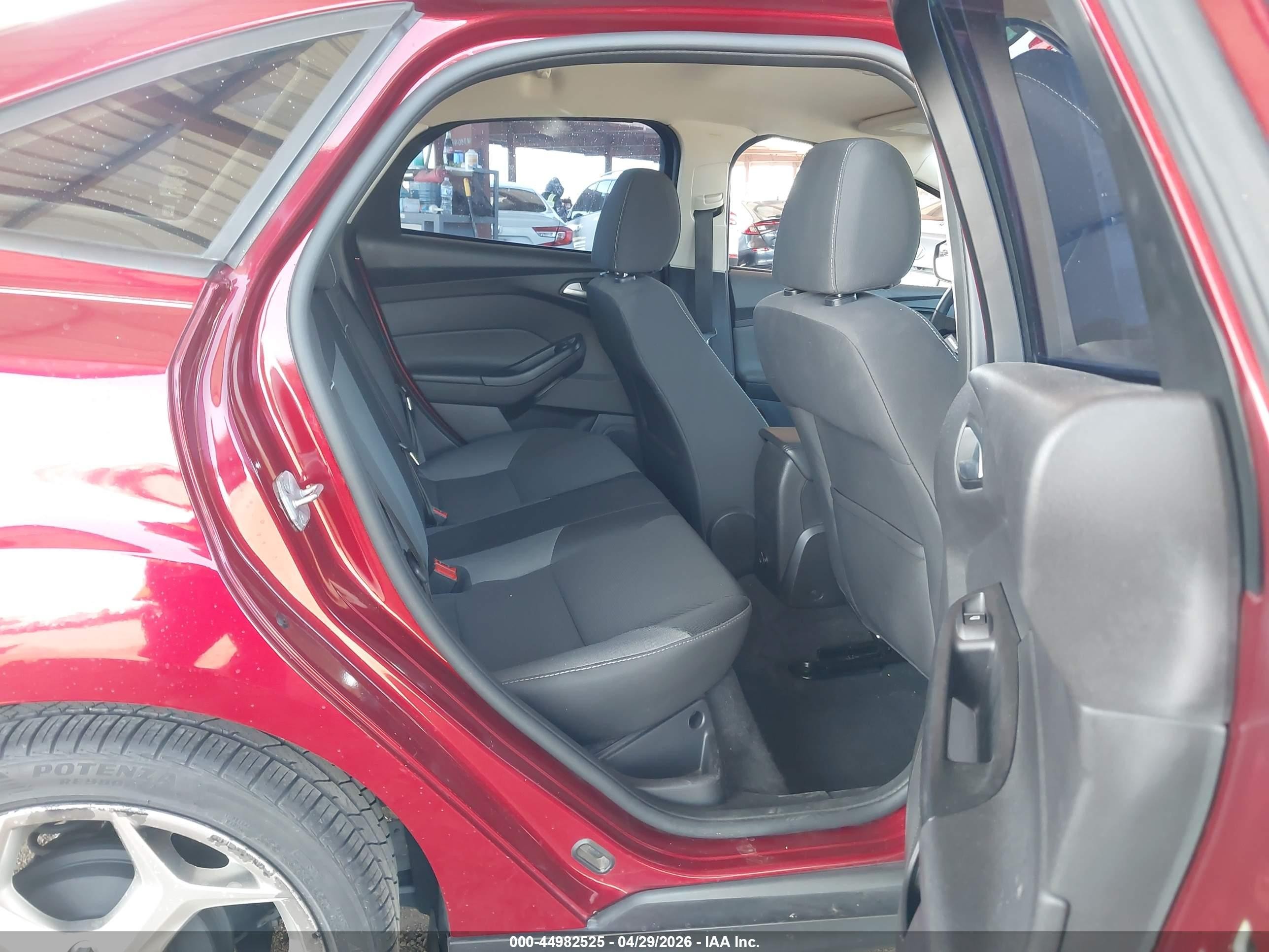 2013 Ford Focus Se Red vin: 1FADP3F27DL363204