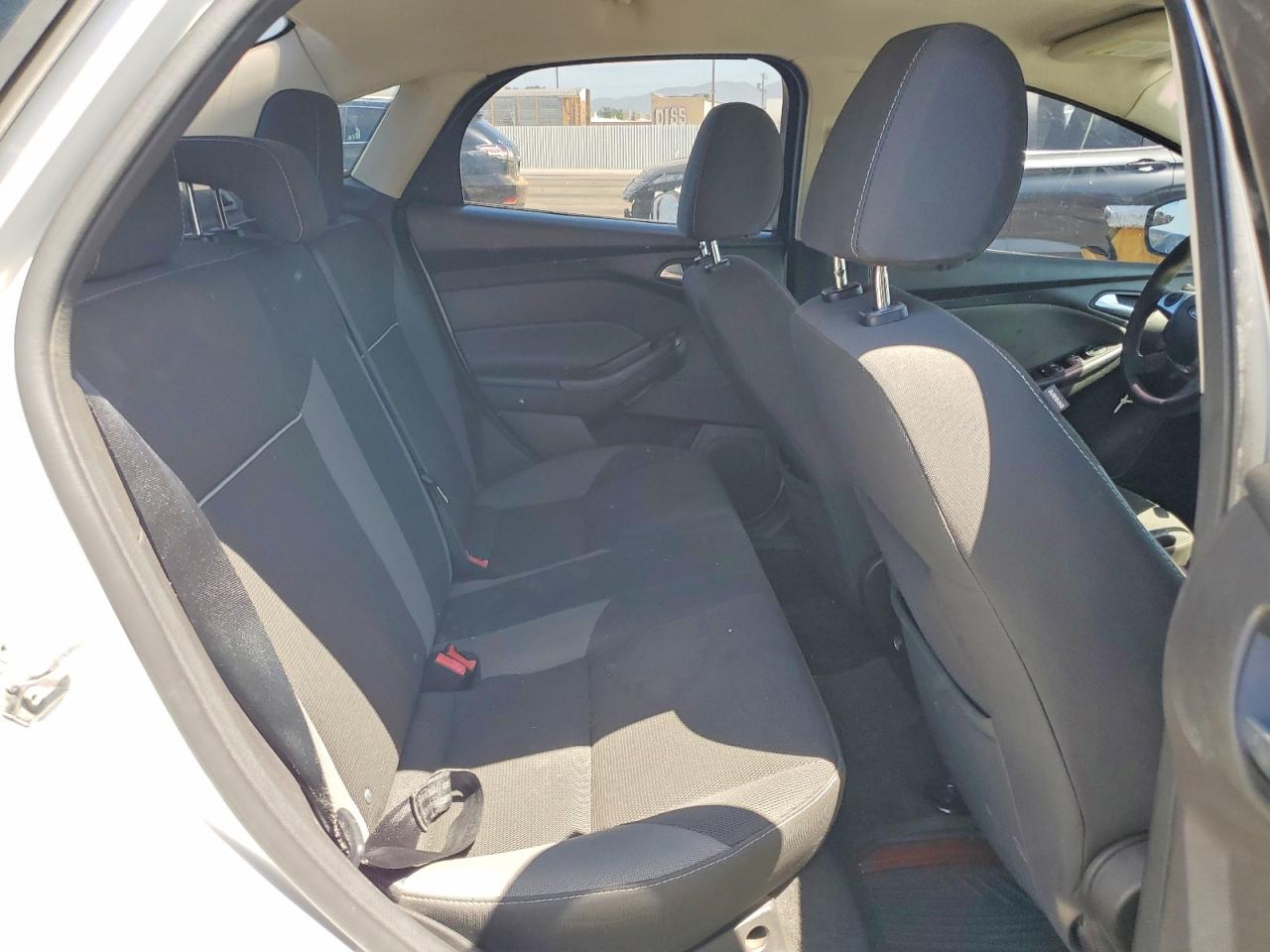 2014 Ford Focus Se White vin: 1FADP3F27EL110840