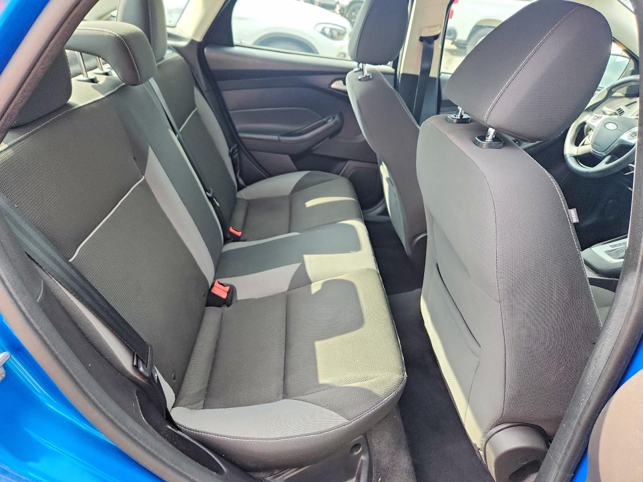2014 Ford Focus Se Blue vin: 1FADP3F27EL120929