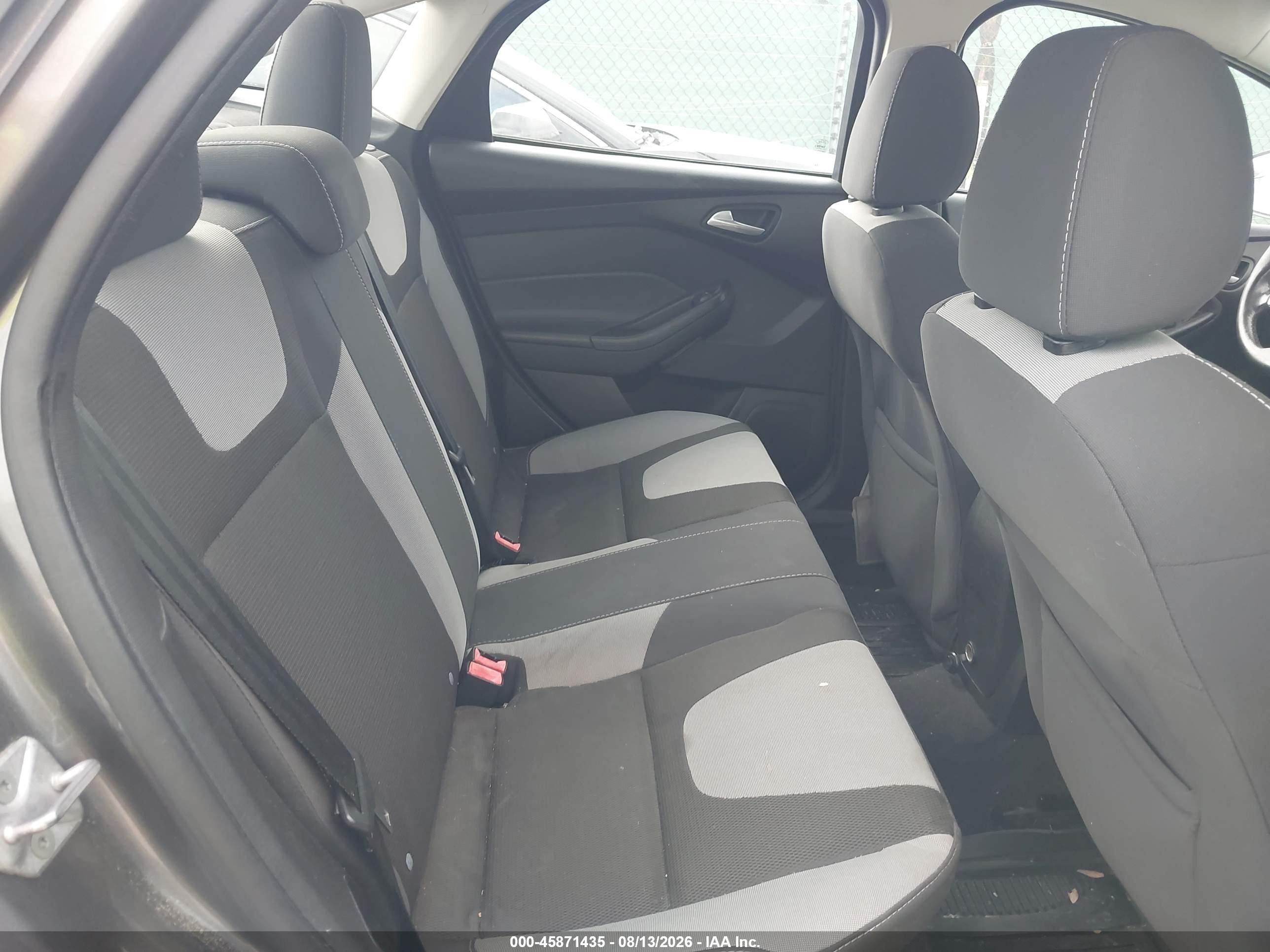 2014 Ford Focus Se Gray vin: 1FADP3F27EL130277