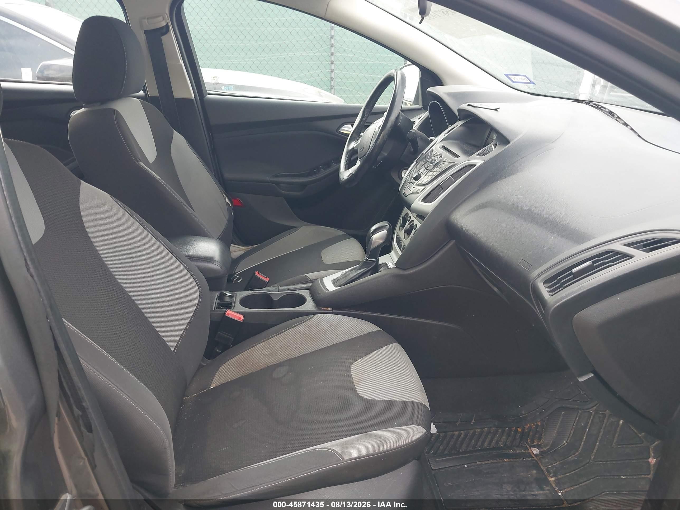 2014 Ford Focus Se Gray vin: 1FADP3F27EL130277