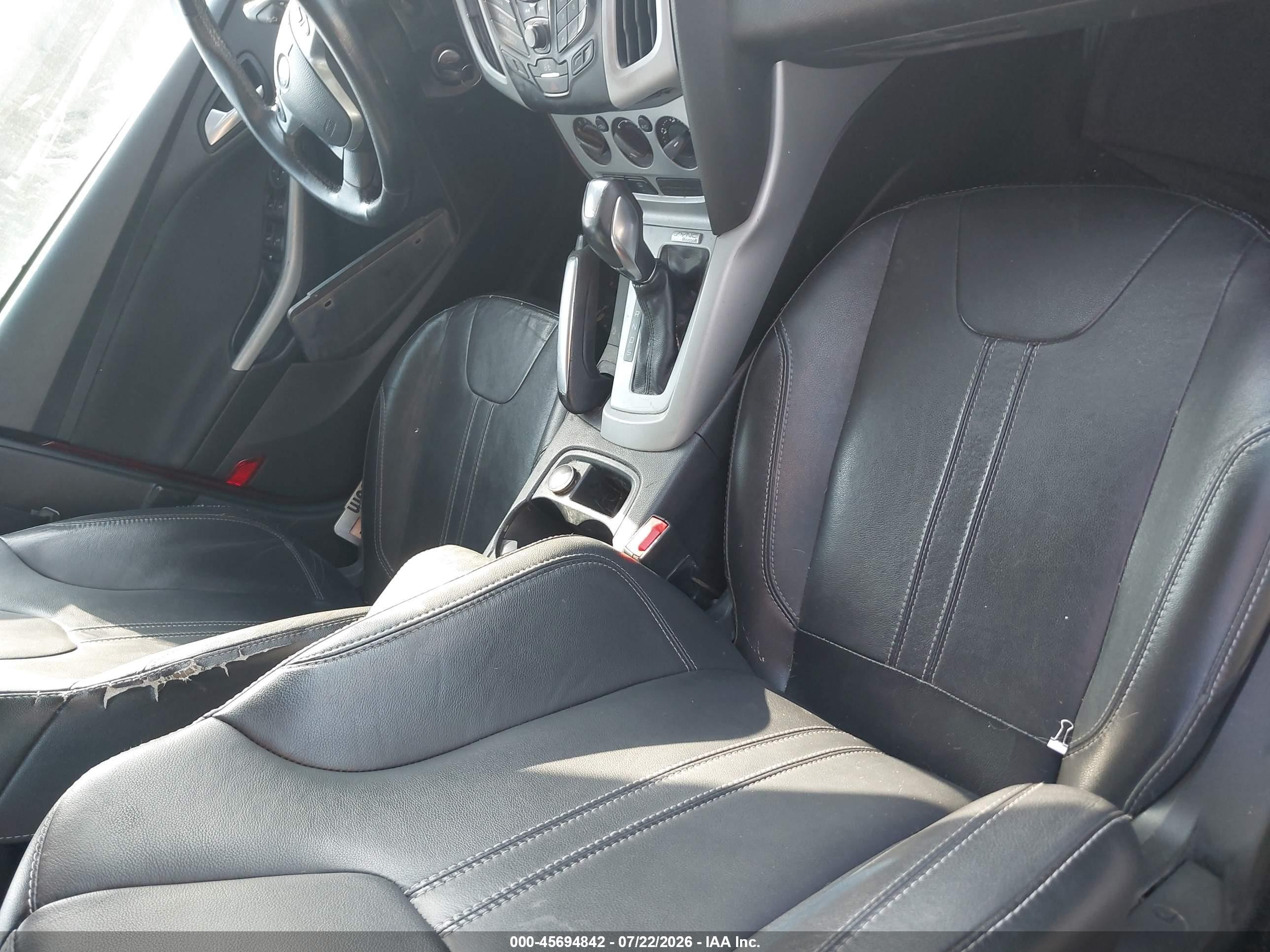 2014 Ford Focus Se Maroon vin: 1FADP3F27EL150982