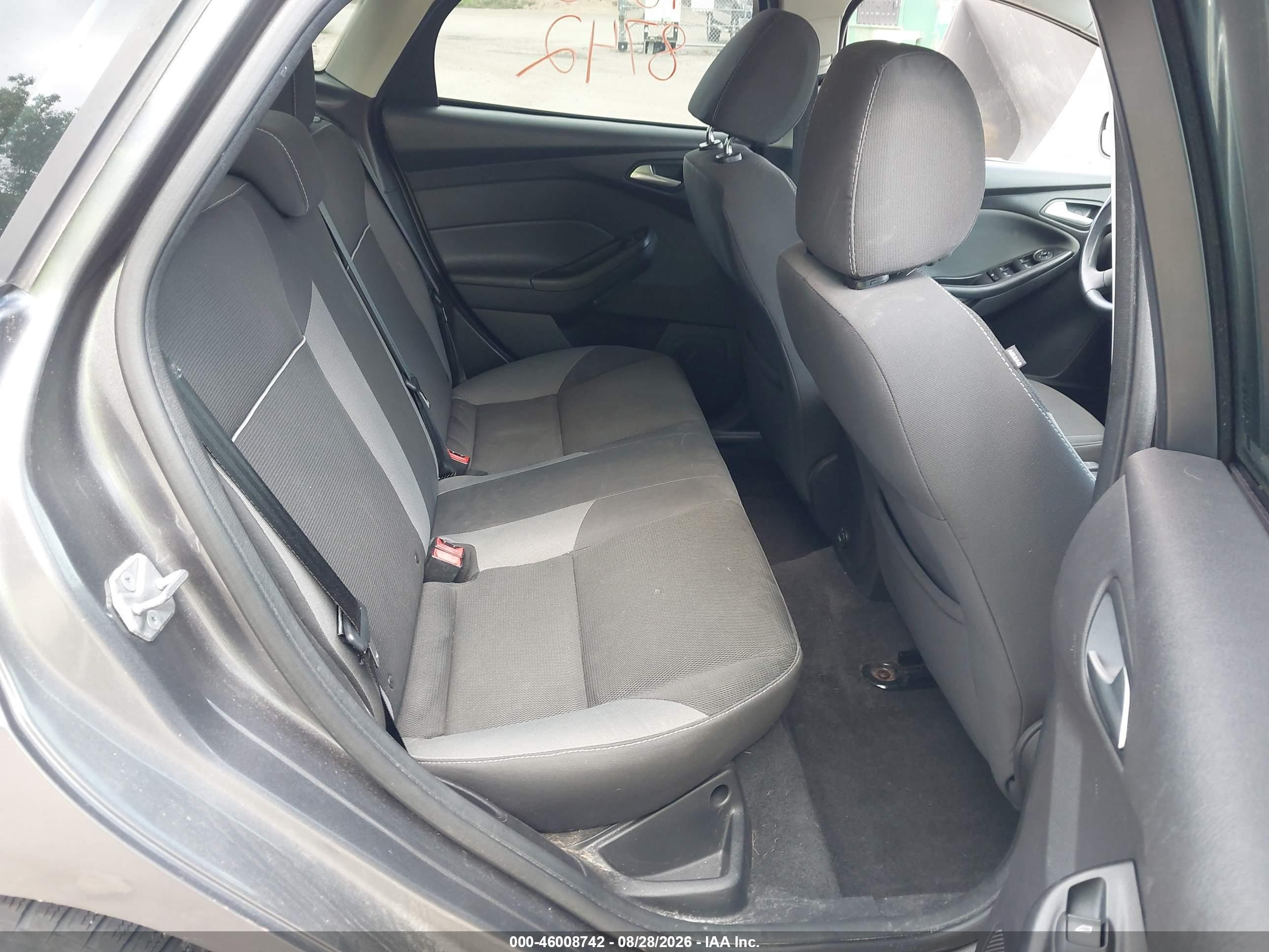 2014 Ford Focus Se Gray vin: 1FADP3F27EL151842