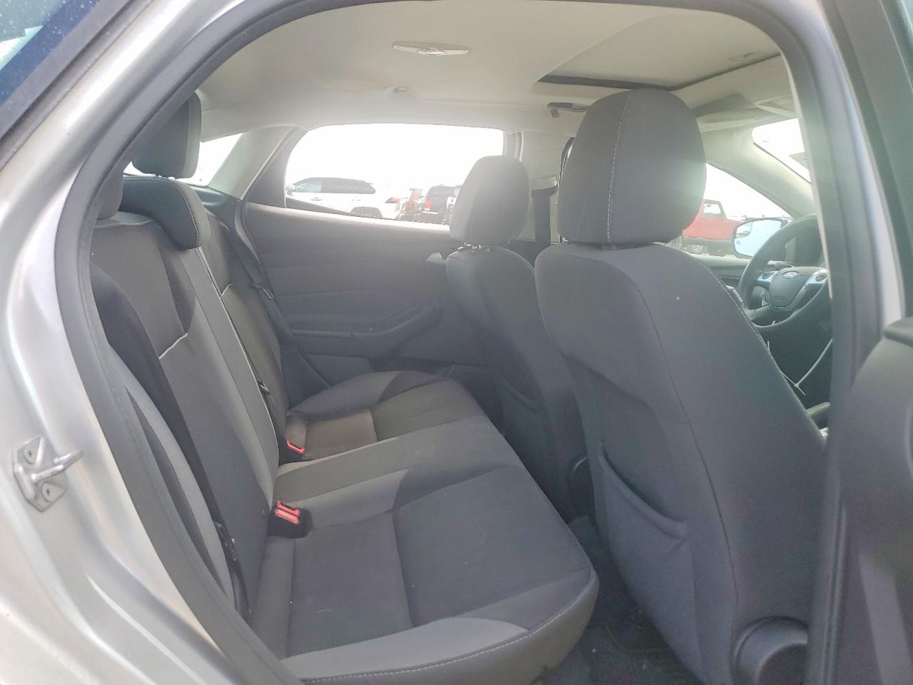 2014 Ford Focus Se Silver vin: 1FADP3F27EL181780
