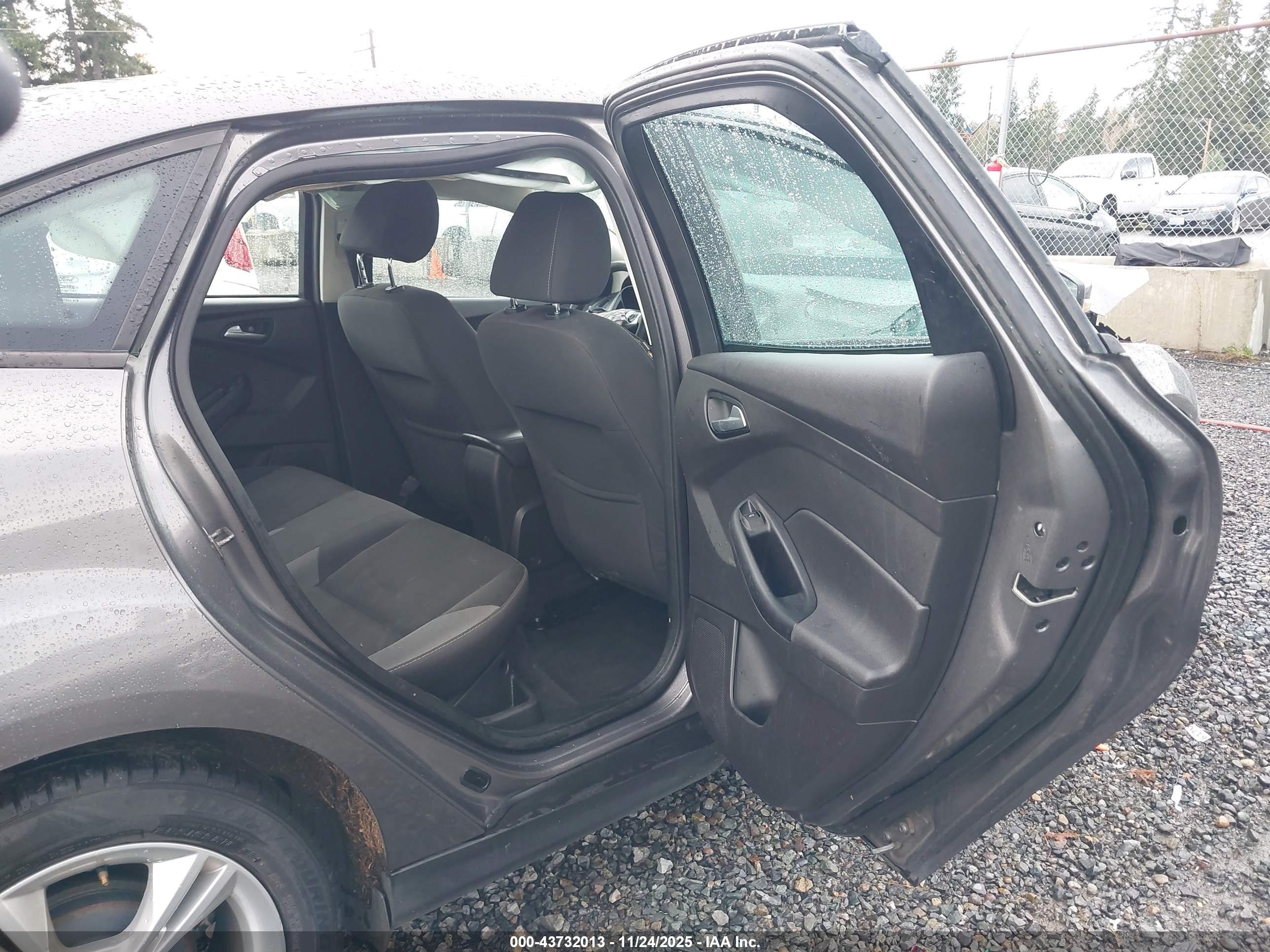 2014 Ford Focus Se Gray vin: 1FADP3F27EL200425