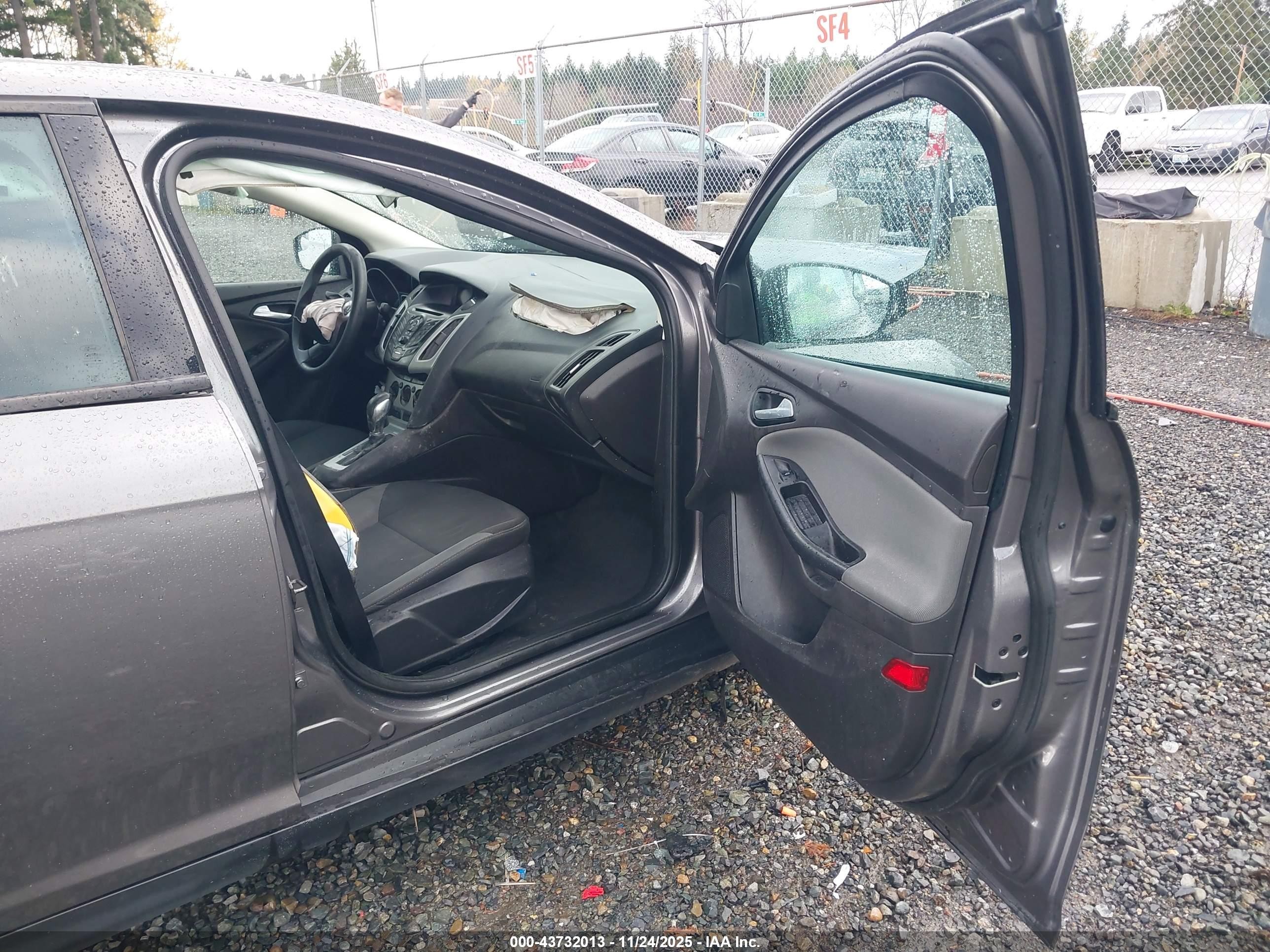 2014 Ford Focus Se Gray vin: 1FADP3F27EL200425
