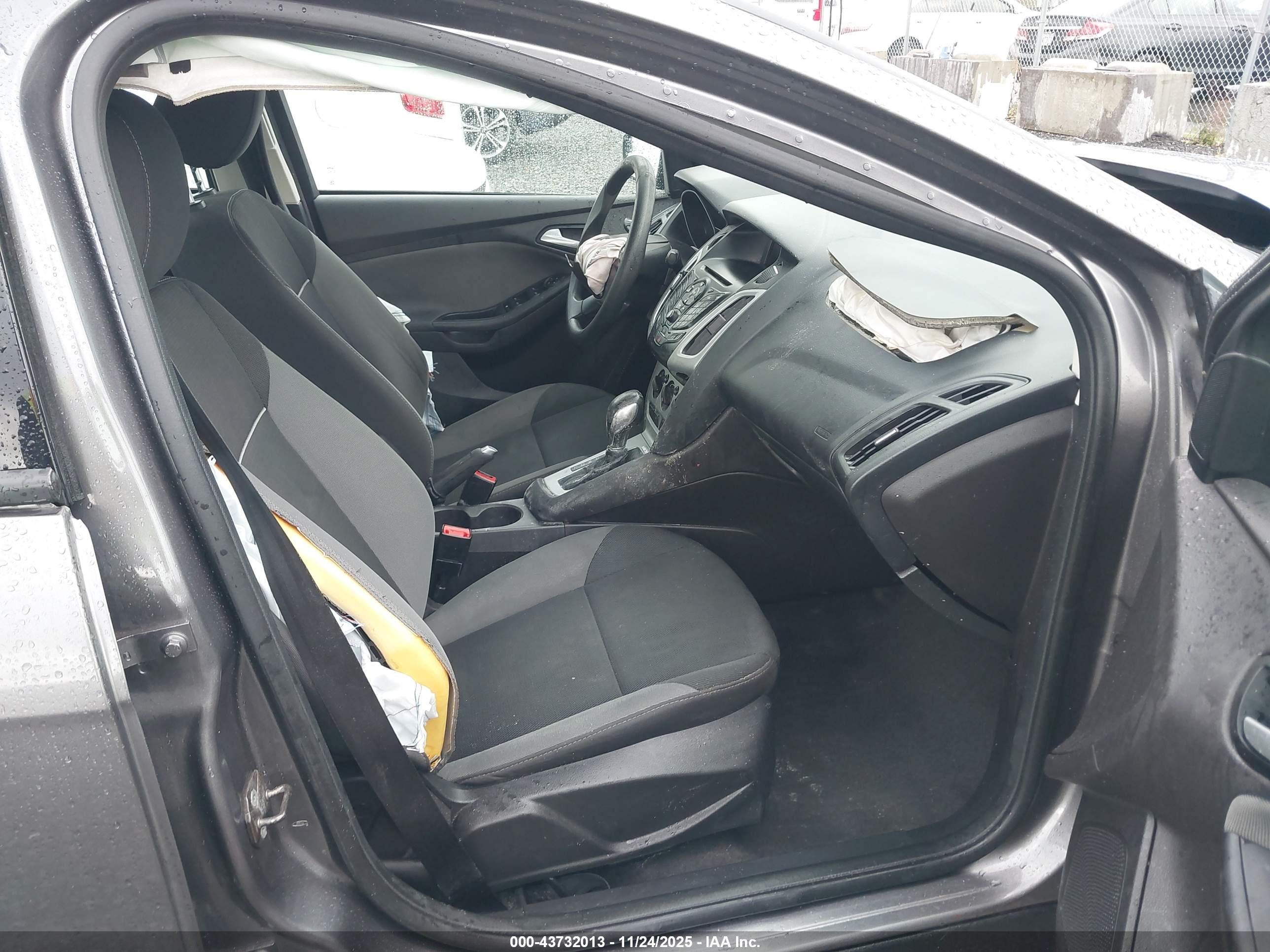2014 Ford Focus Se Gray vin: 1FADP3F27EL200425