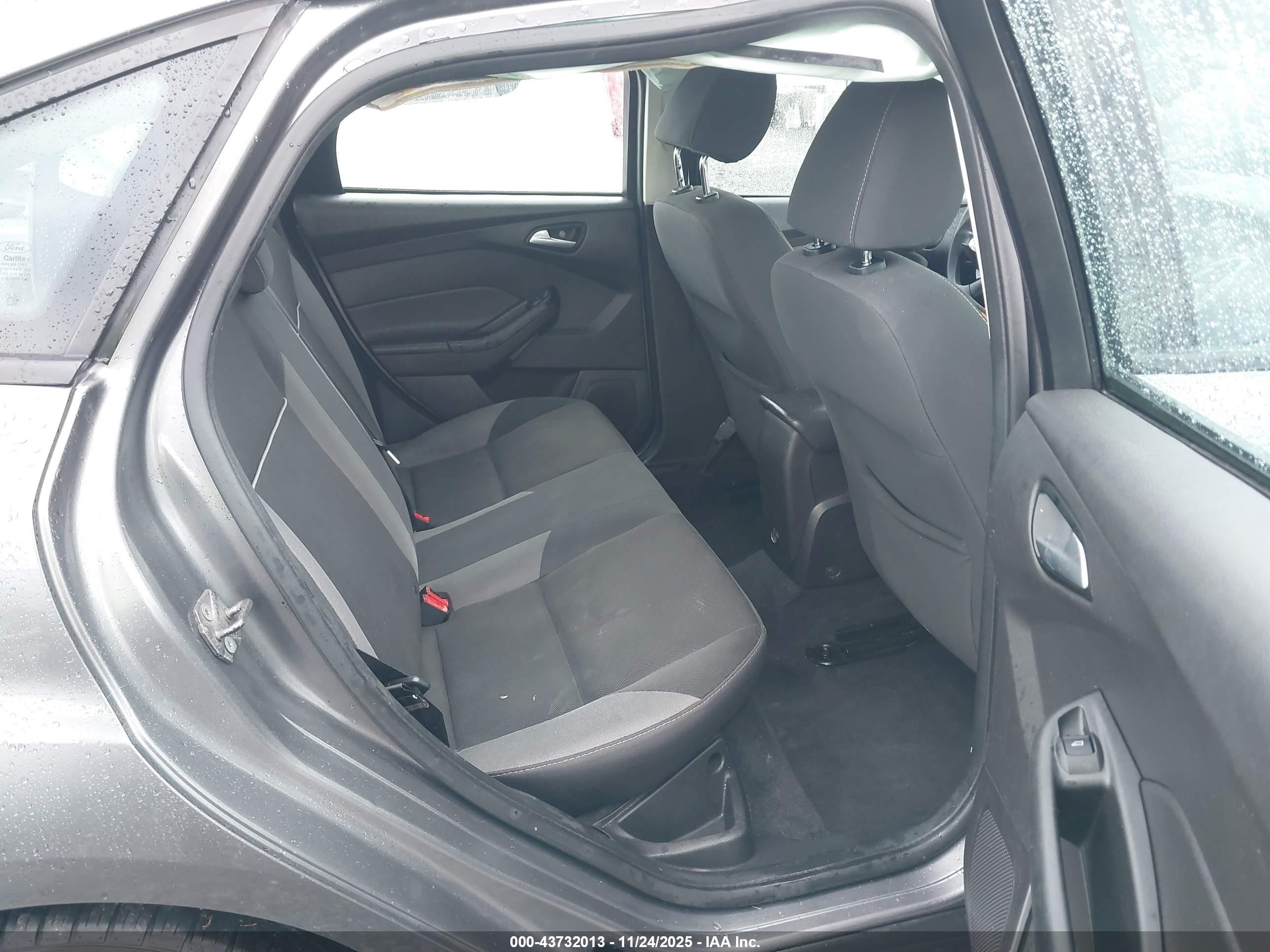 2014 Ford Focus Se Gray vin: 1FADP3F27EL200425
