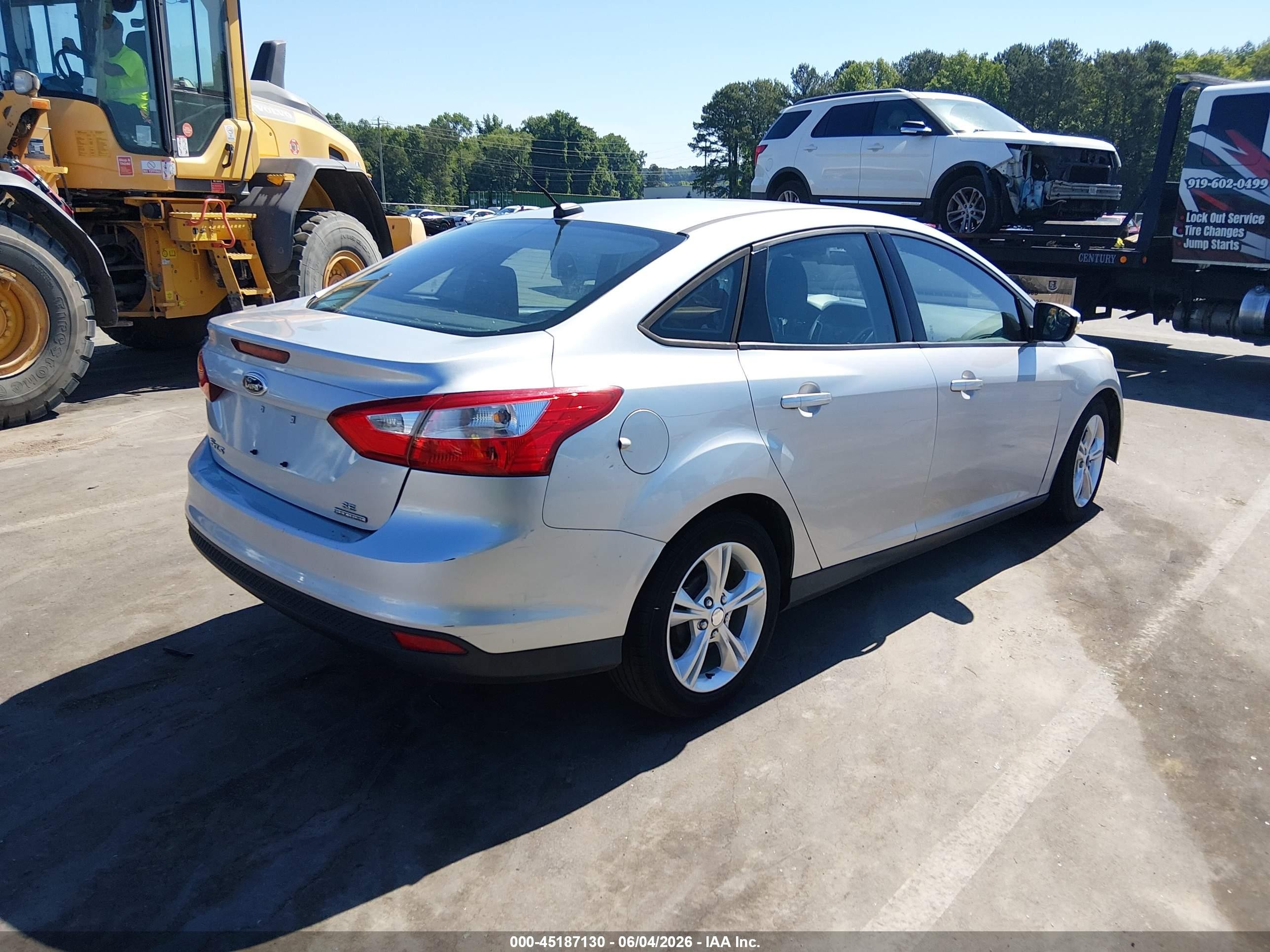 2014 Ford Focus Se Silver vin: 1FADP3F27EL215927