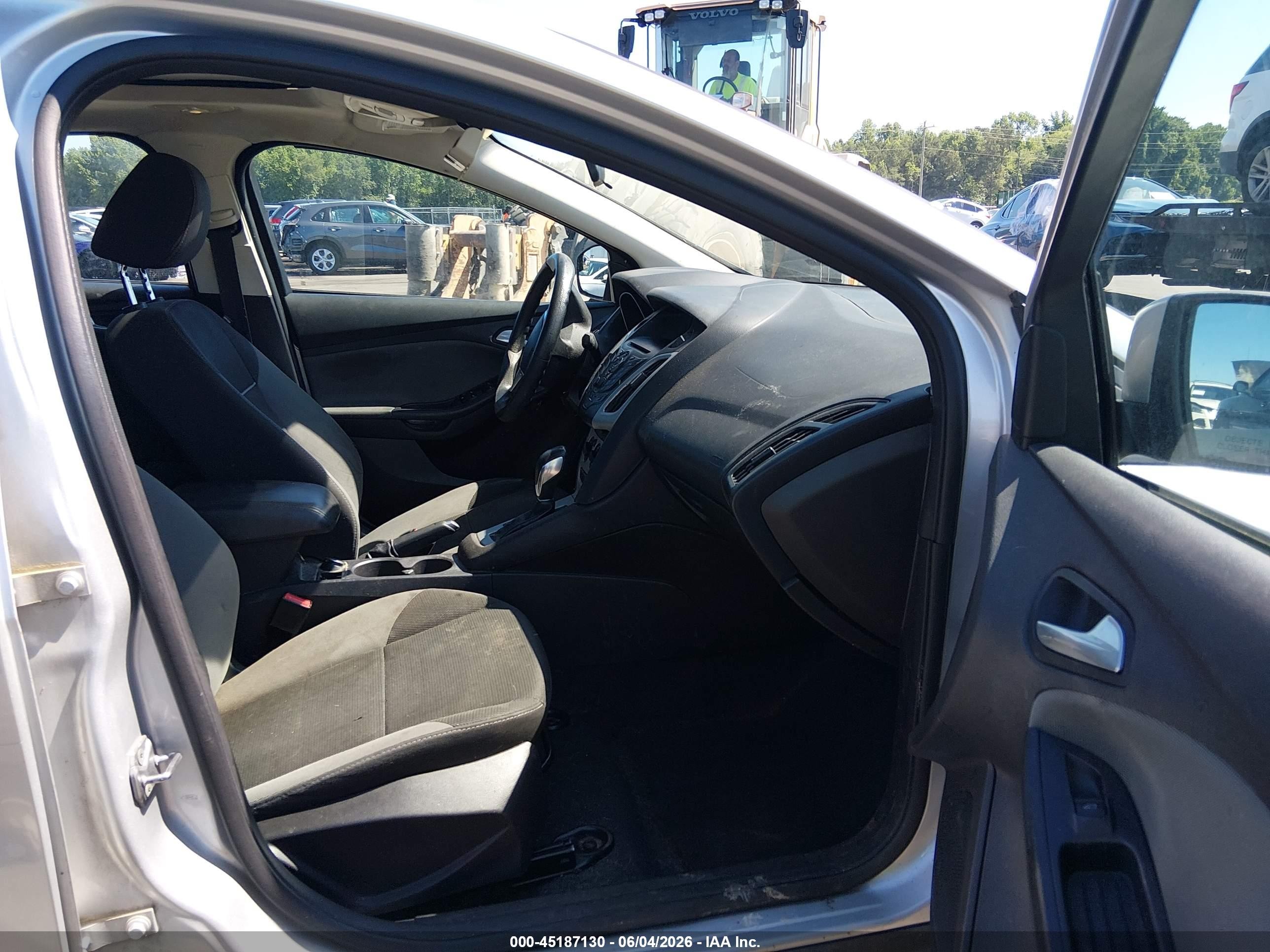 2014 Ford Focus Se Silver vin: 1FADP3F27EL215927