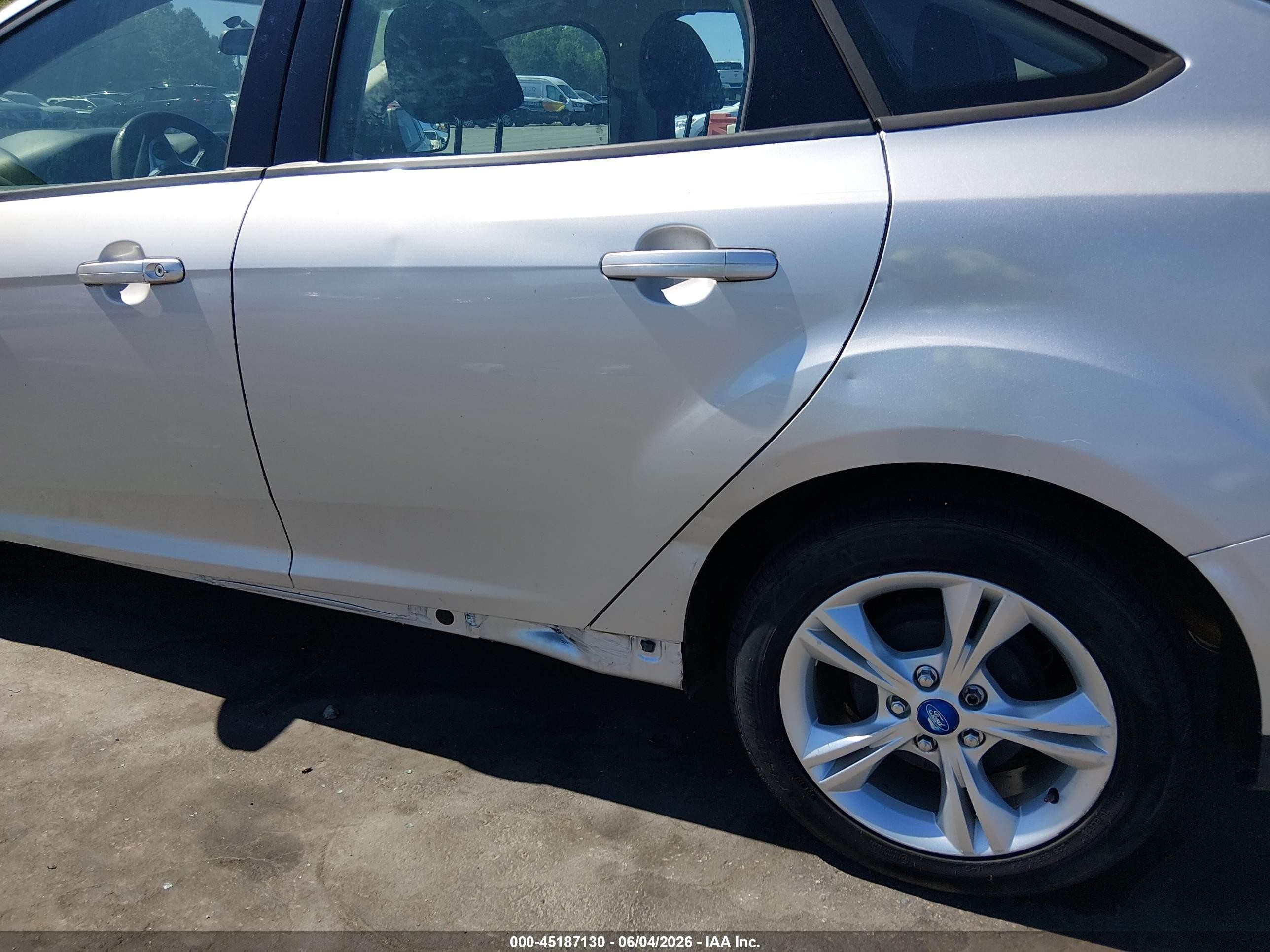 2014 Ford Focus Se Silver vin: 1FADP3F27EL215927