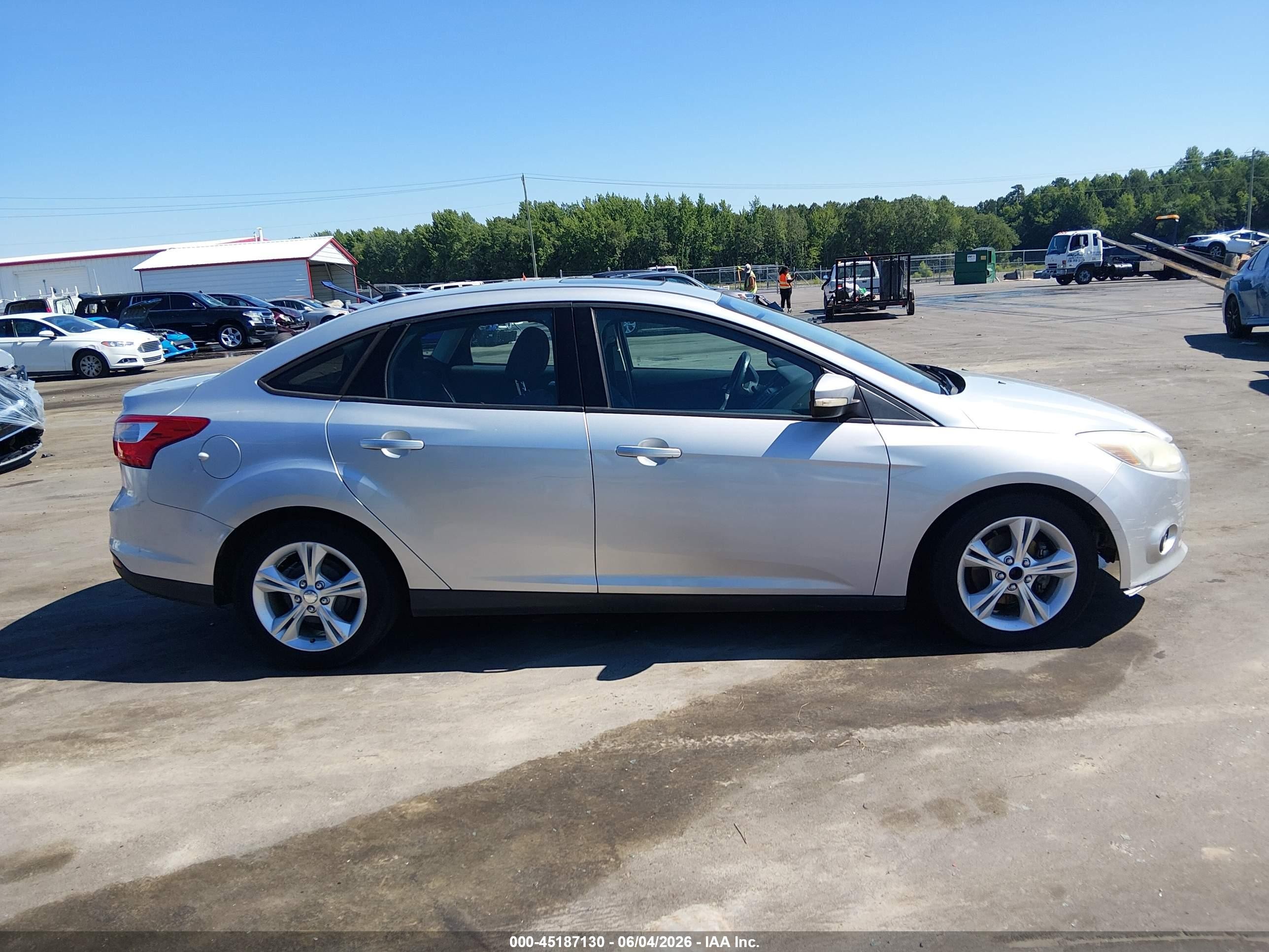 2014 Ford Focus Se Silver vin: 1FADP3F27EL215927
