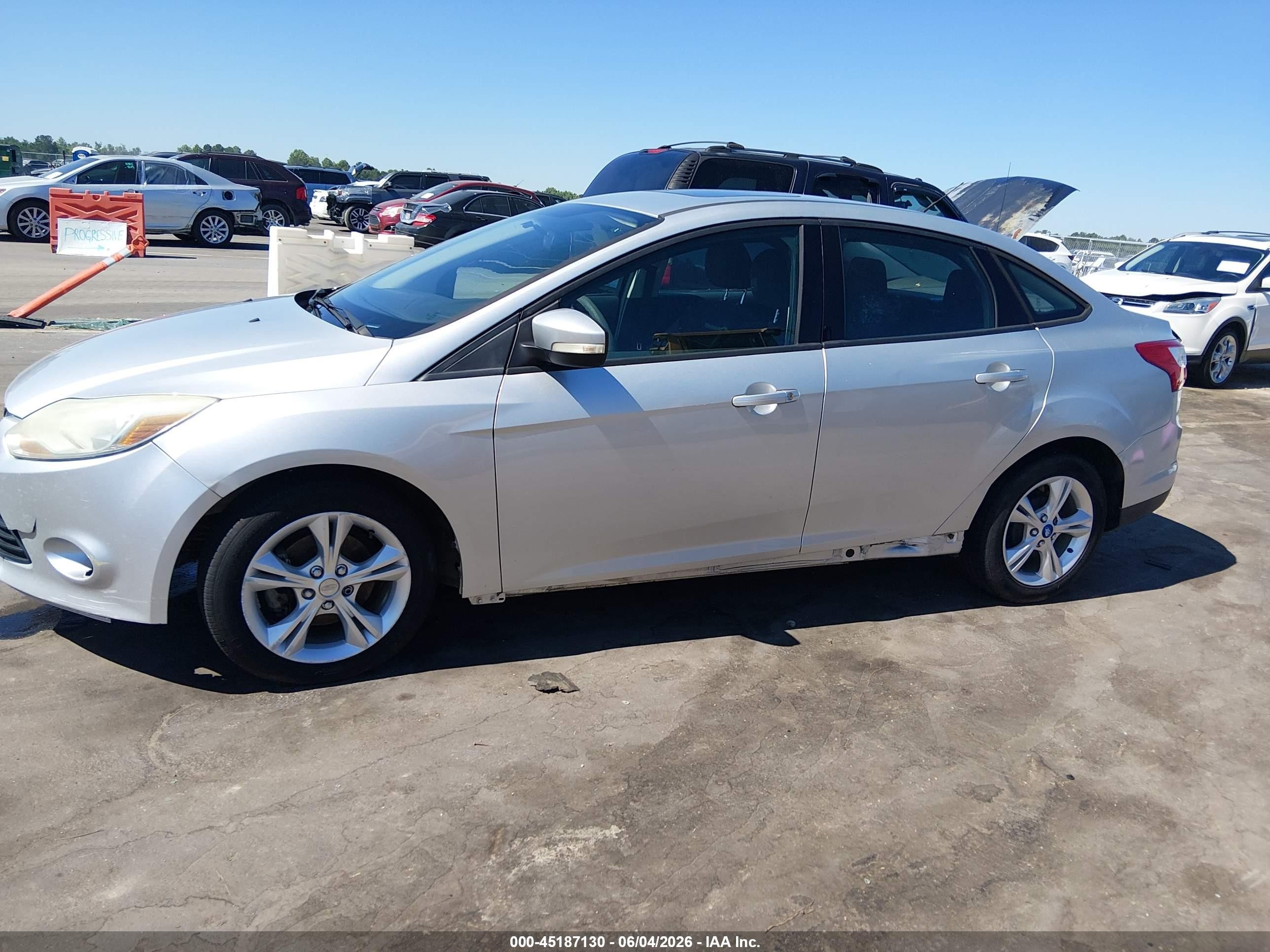 2014 Ford Focus Se Silver vin: 1FADP3F27EL215927