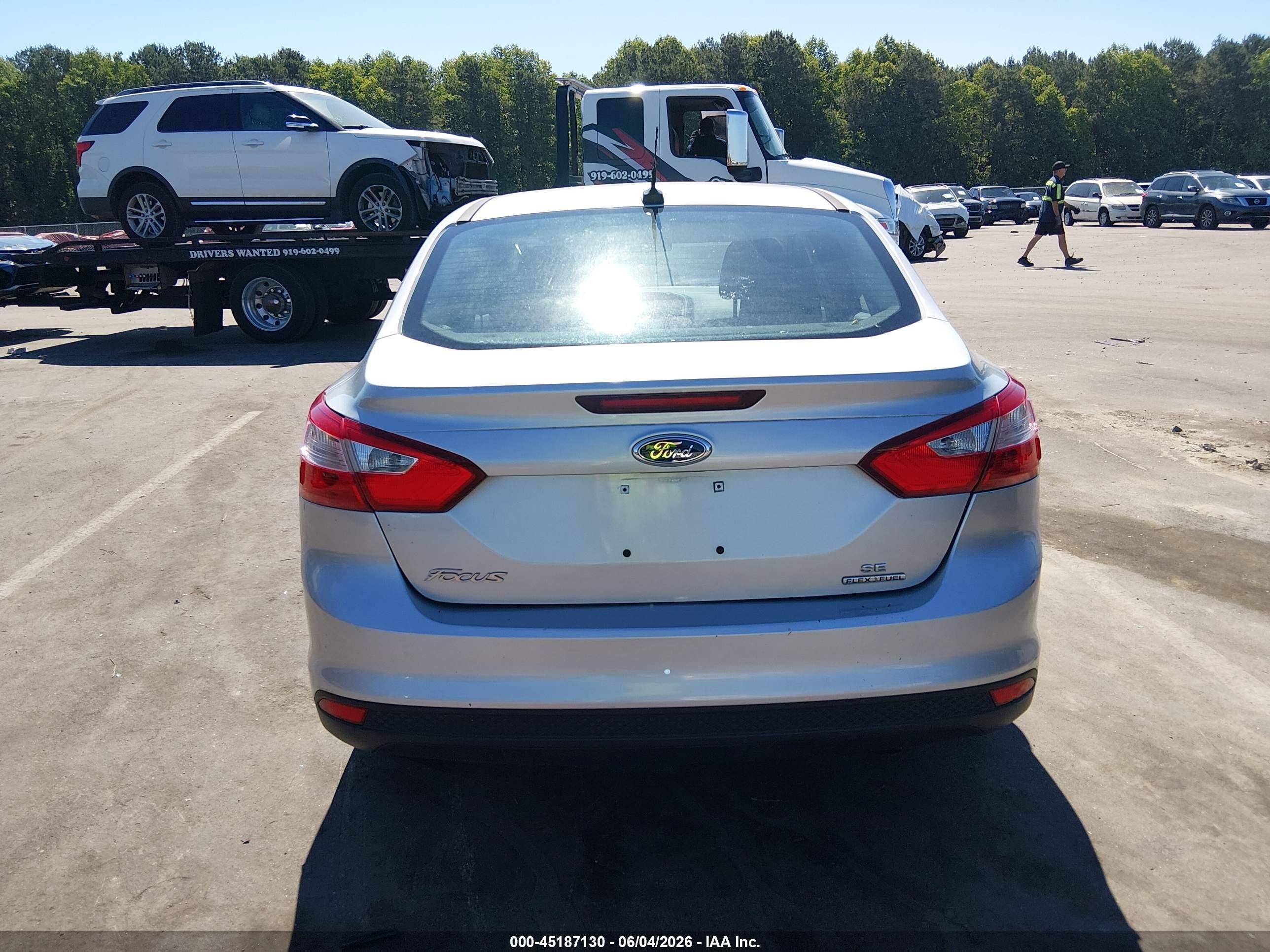 2014 Ford Focus Se Silver vin: 1FADP3F27EL215927