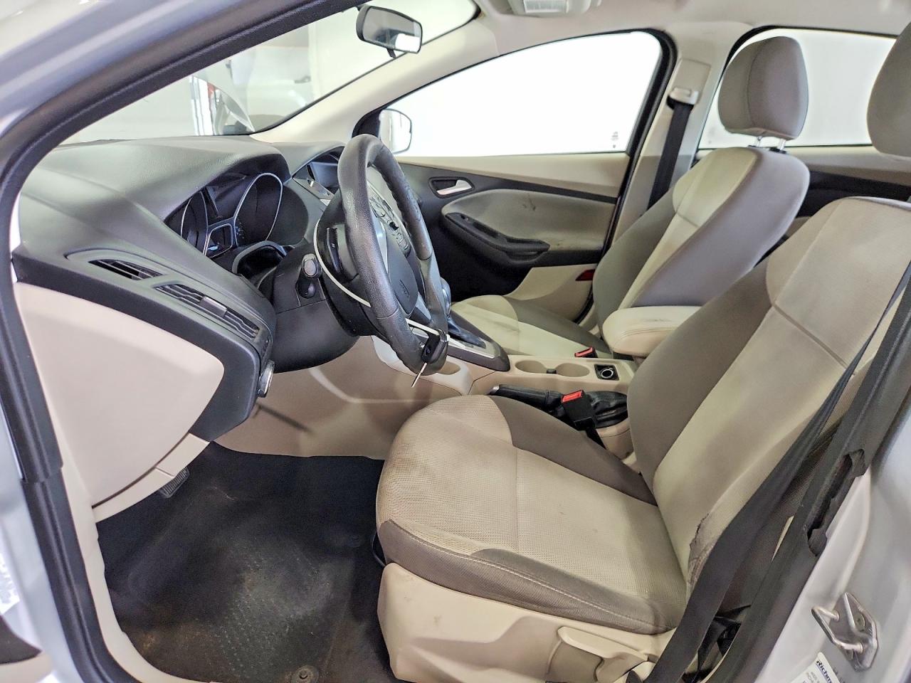 2014 Ford Focus Se Серебряный vin: 1FADP3F27EL216589