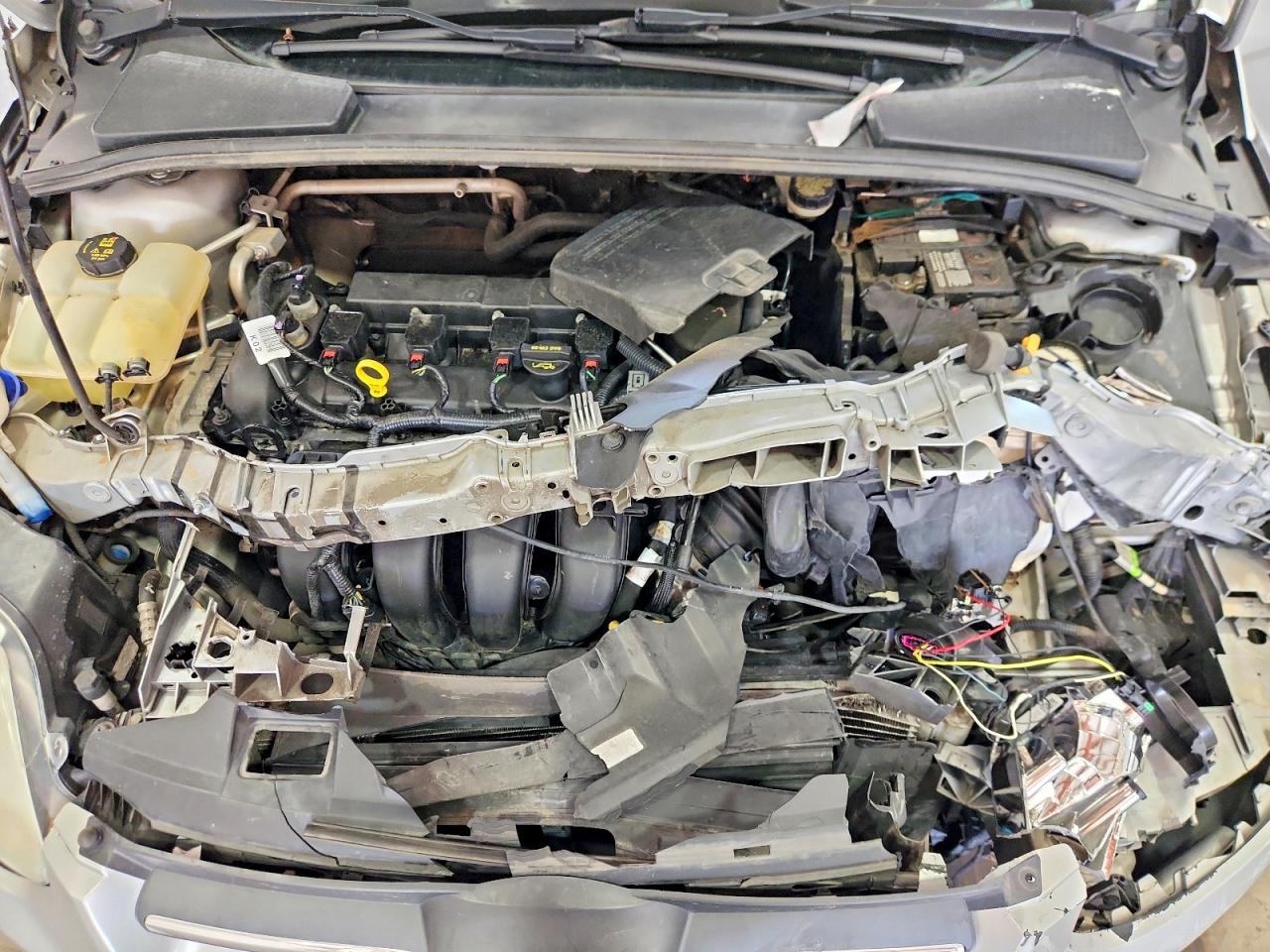 2014 Ford Focus Se Серебряный vin: 1FADP3F27EL216589