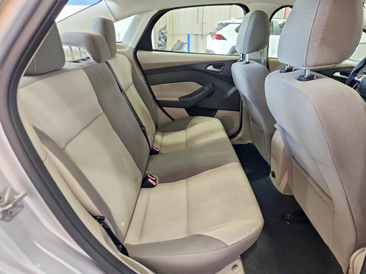 2014 Ford Focus Se Серебряный vin: 1FADP3F27EL216589