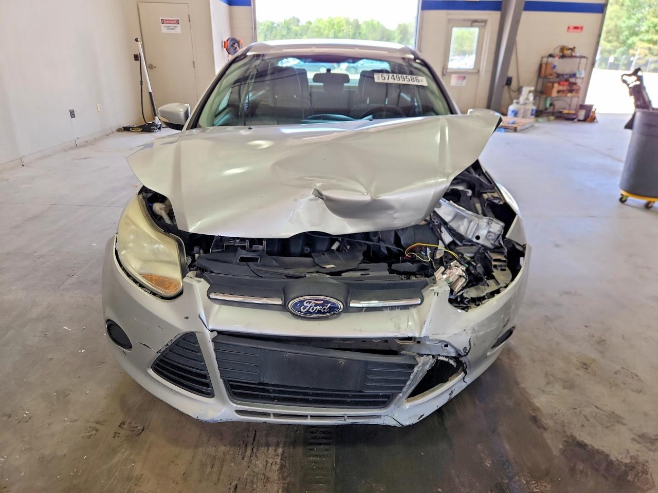 2014 Ford Focus Se Серебряный vin: 1FADP3F27EL216589
