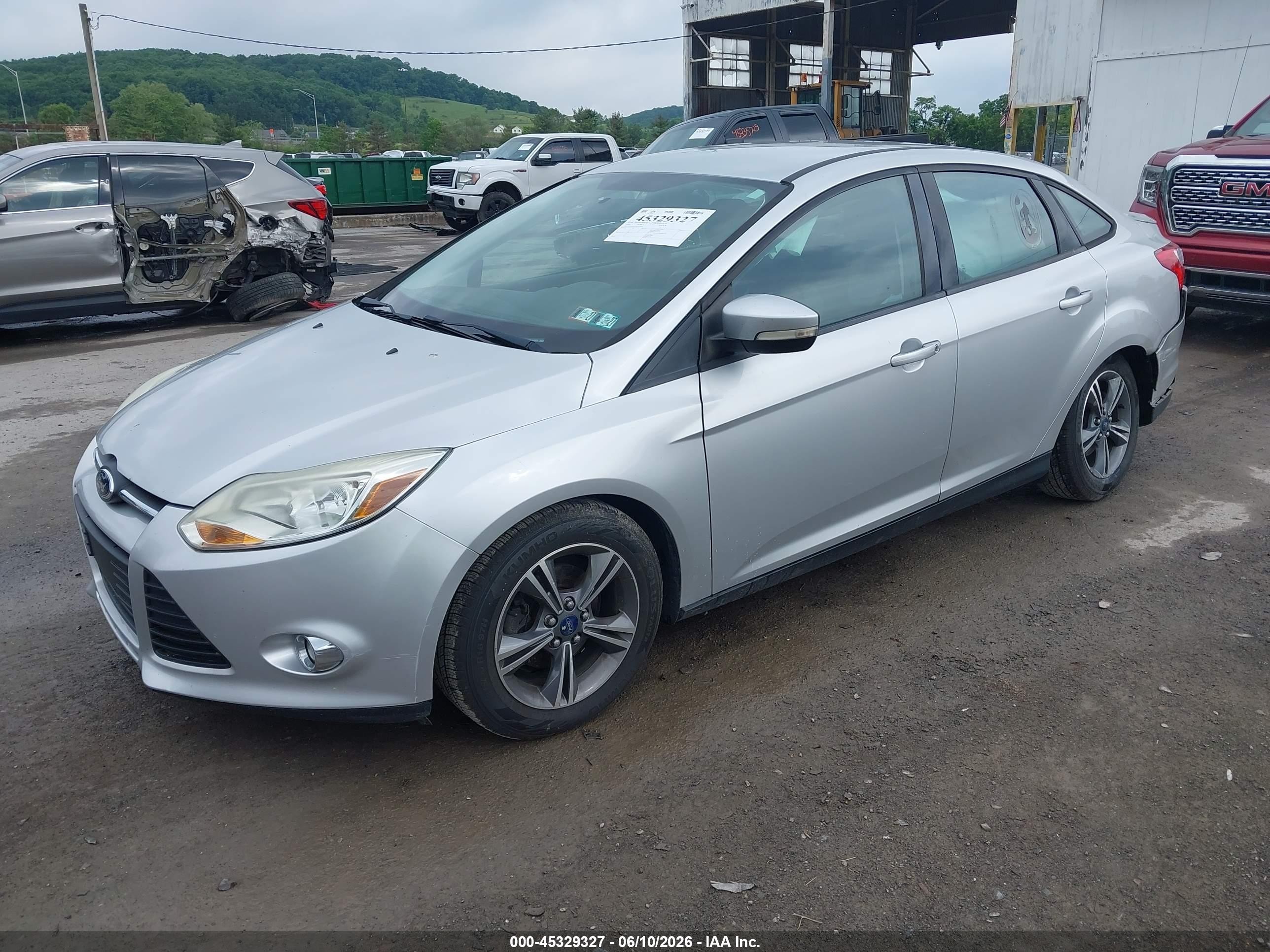 2014 Ford Focus Se Silver vin: 1FADP3F27EL222425
