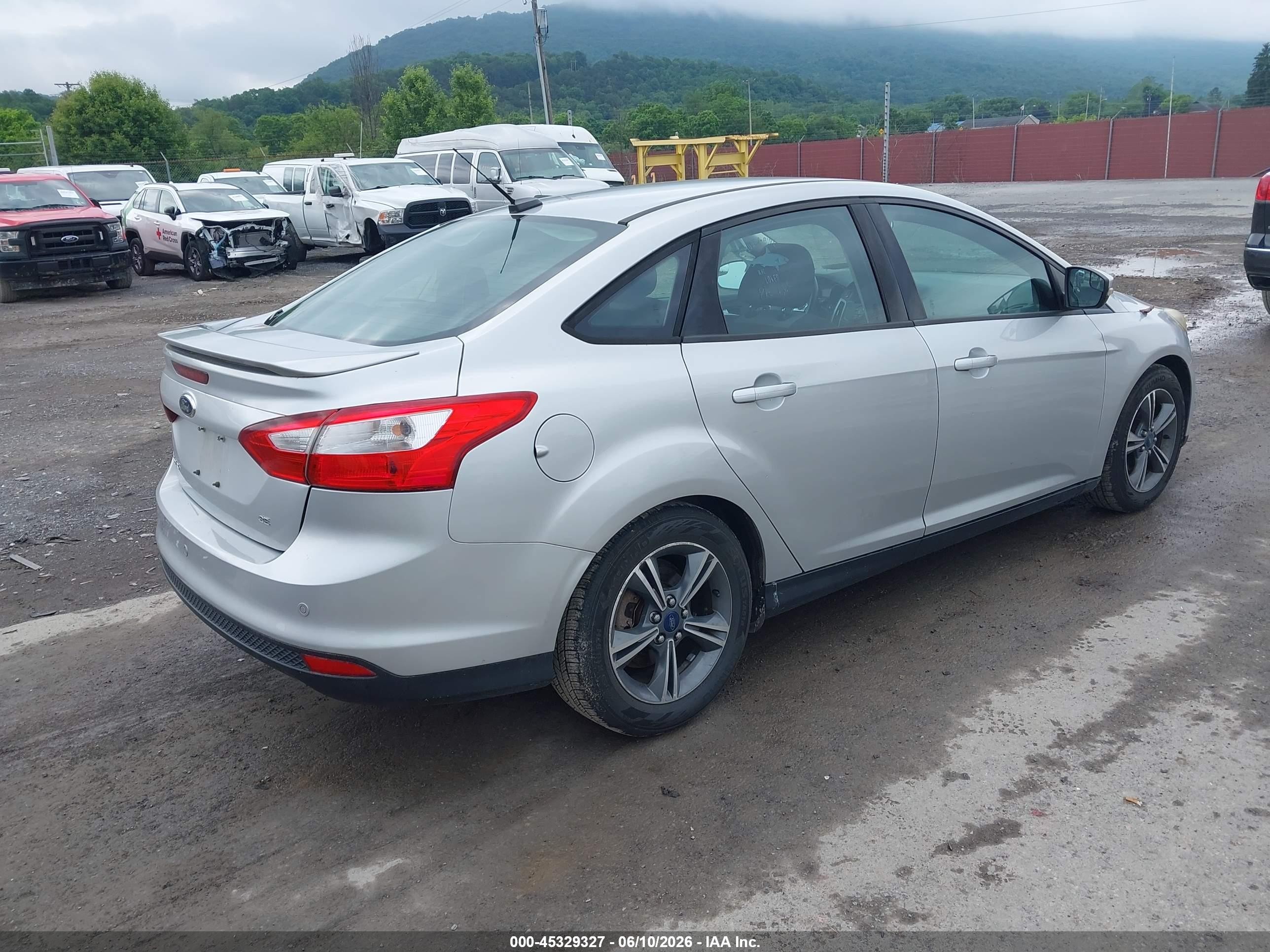 2014 Ford Focus Se Silver vin: 1FADP3F27EL222425