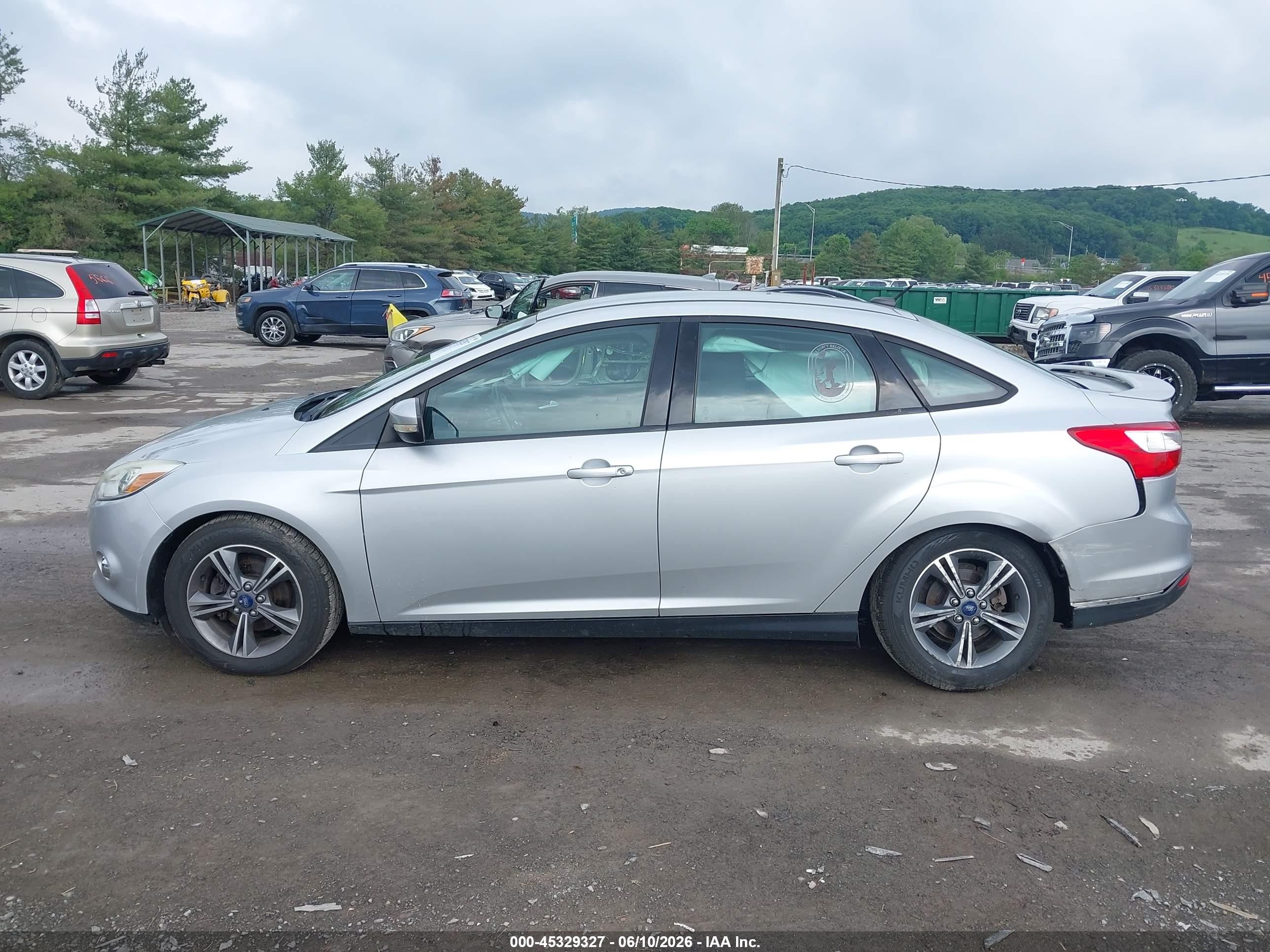 2014 Ford Focus Se Silver vin: 1FADP3F27EL222425