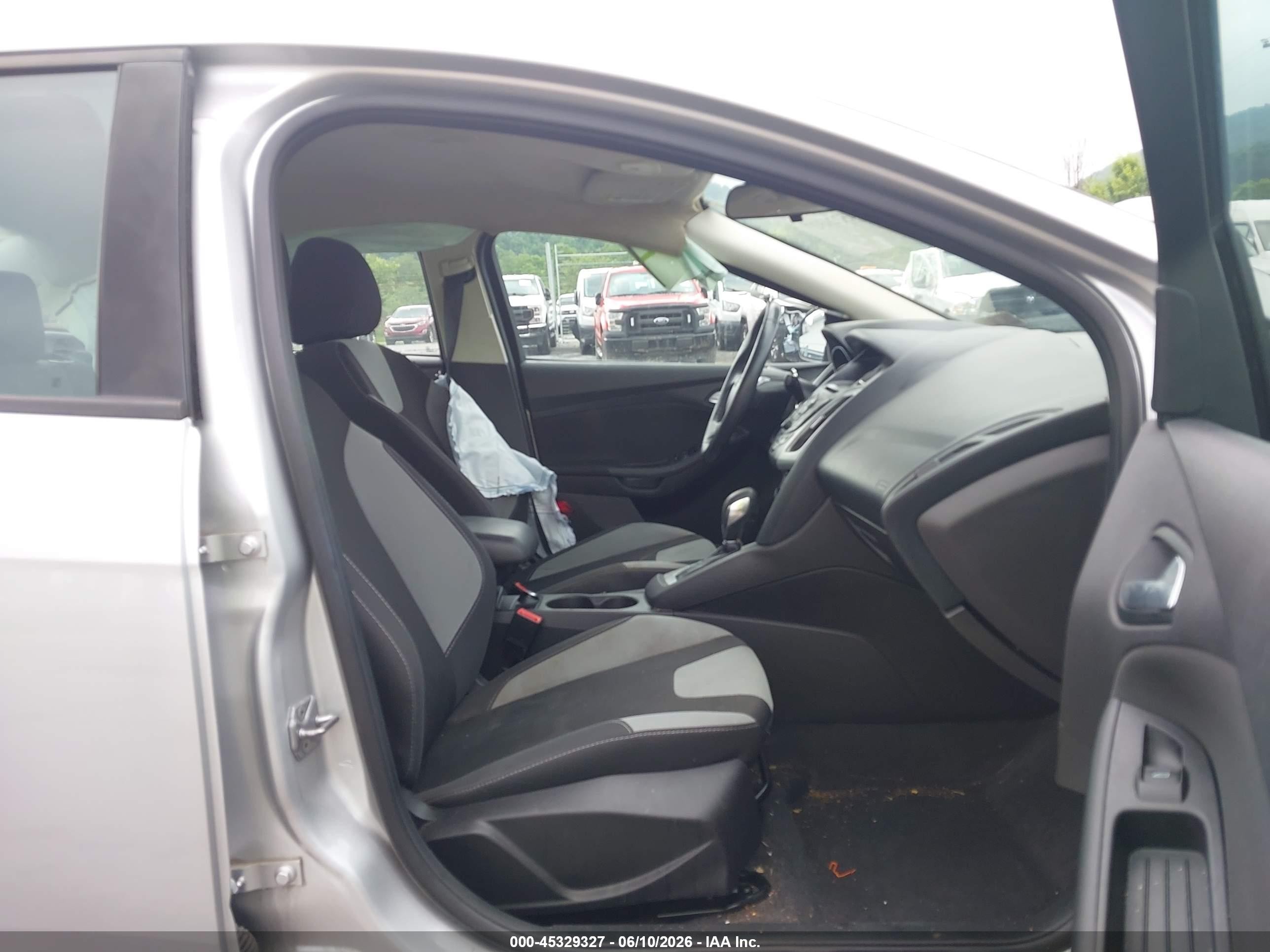2014 Ford Focus Se Silver vin: 1FADP3F27EL222425