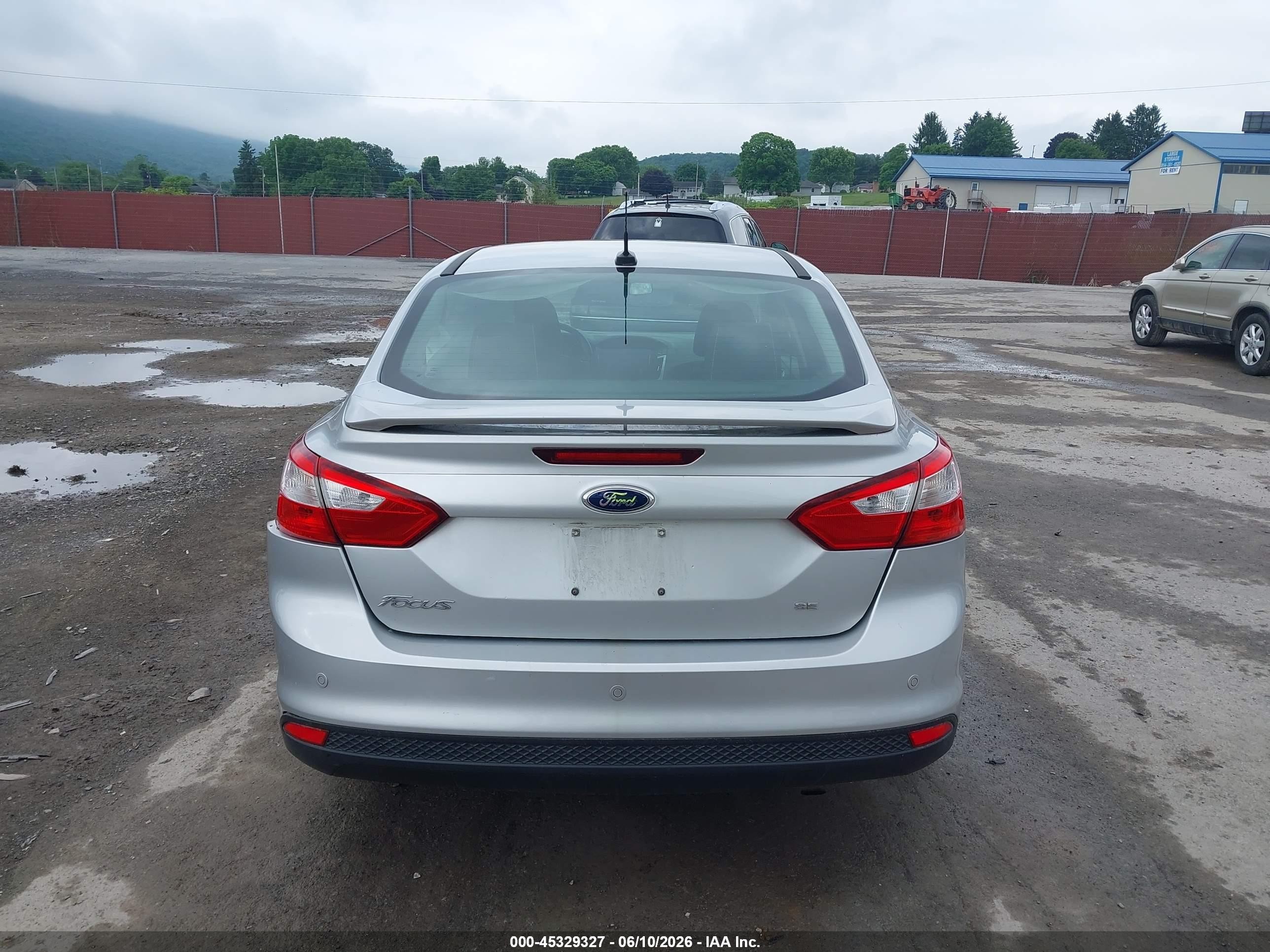 2014 Ford Focus Se Silver vin: 1FADP3F27EL222425