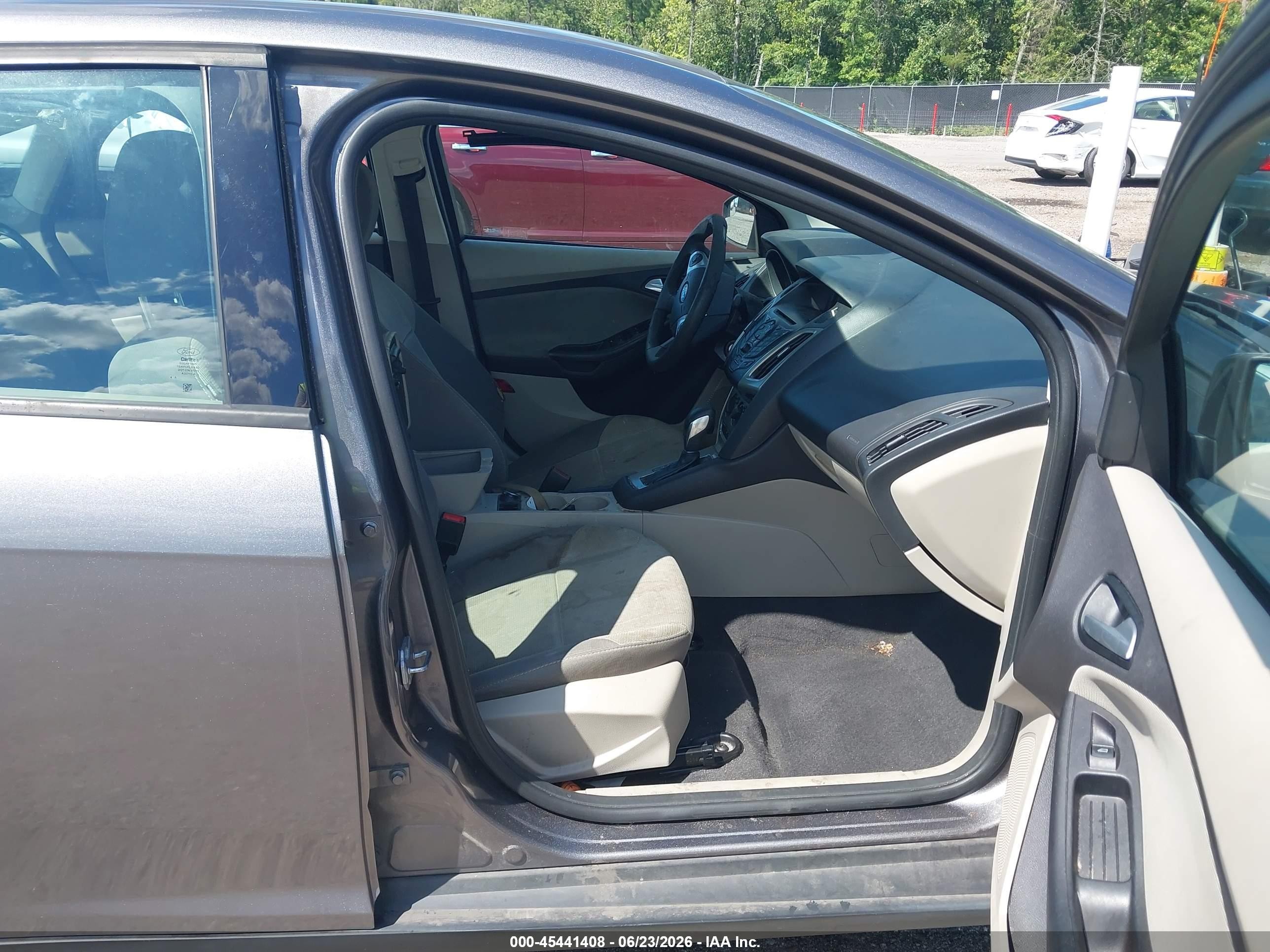 2014 Ford Focus Se Серый vin: 1FADP3F27EL279577