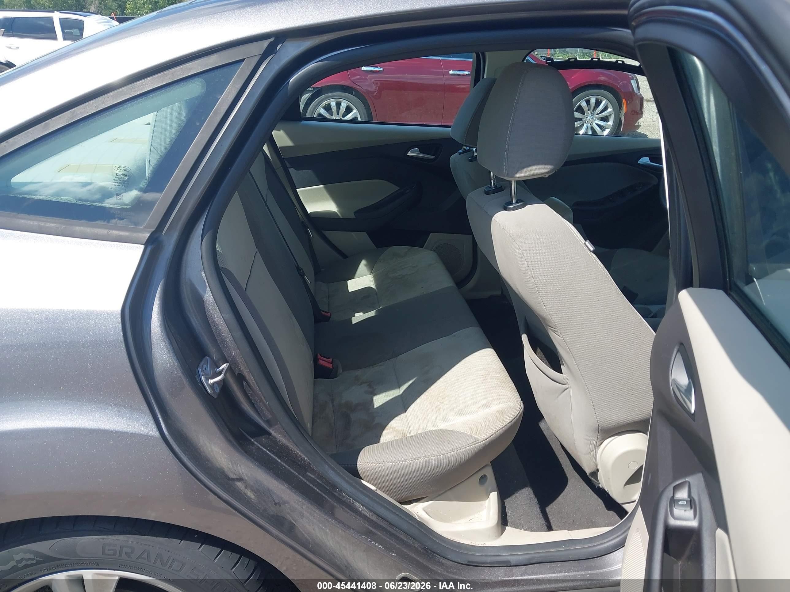 2014 Ford Focus Se Серый vin: 1FADP3F27EL279577