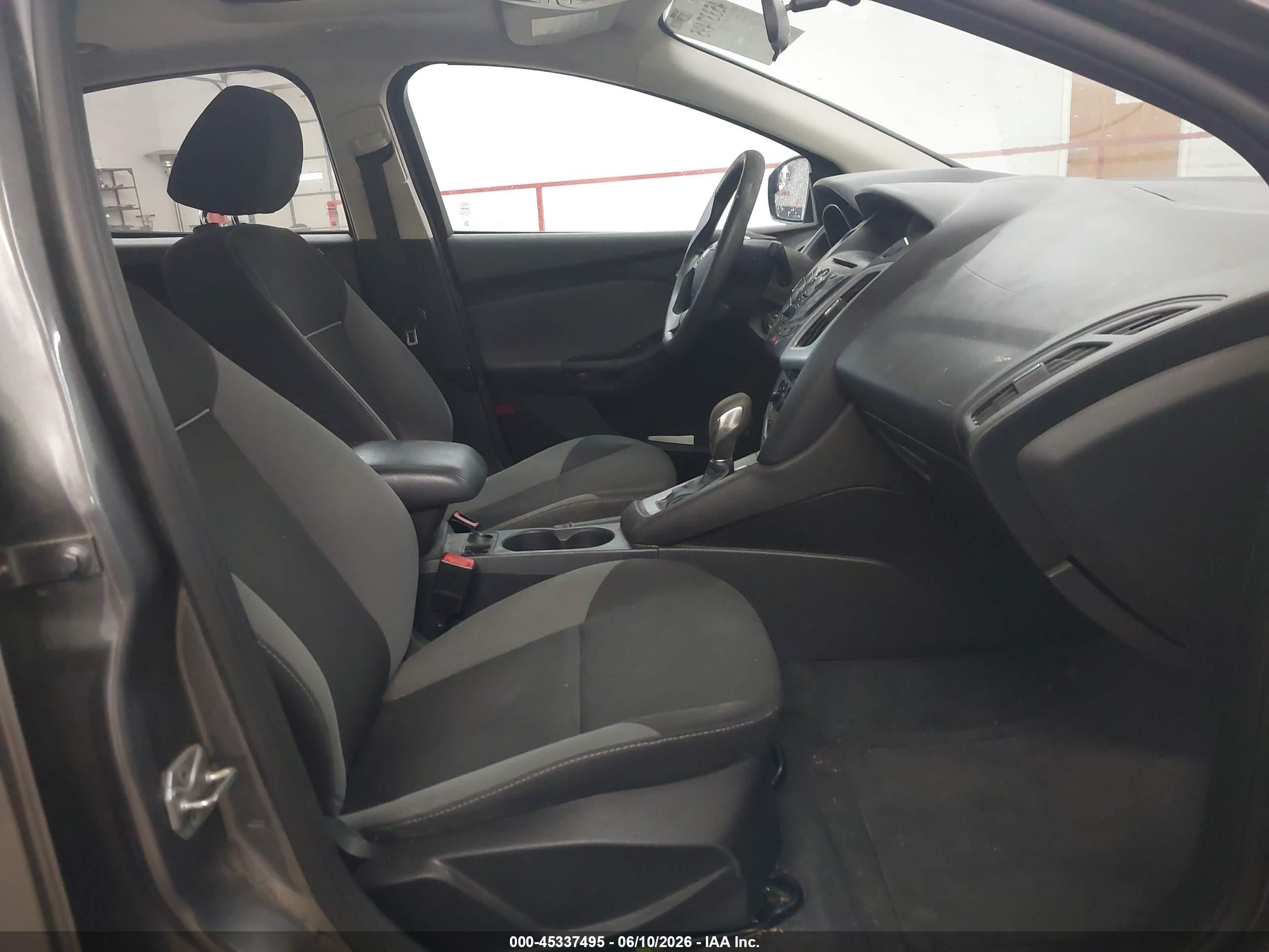 2014 Ford Focus Se Серый vin: 1FADP3F27EL332312