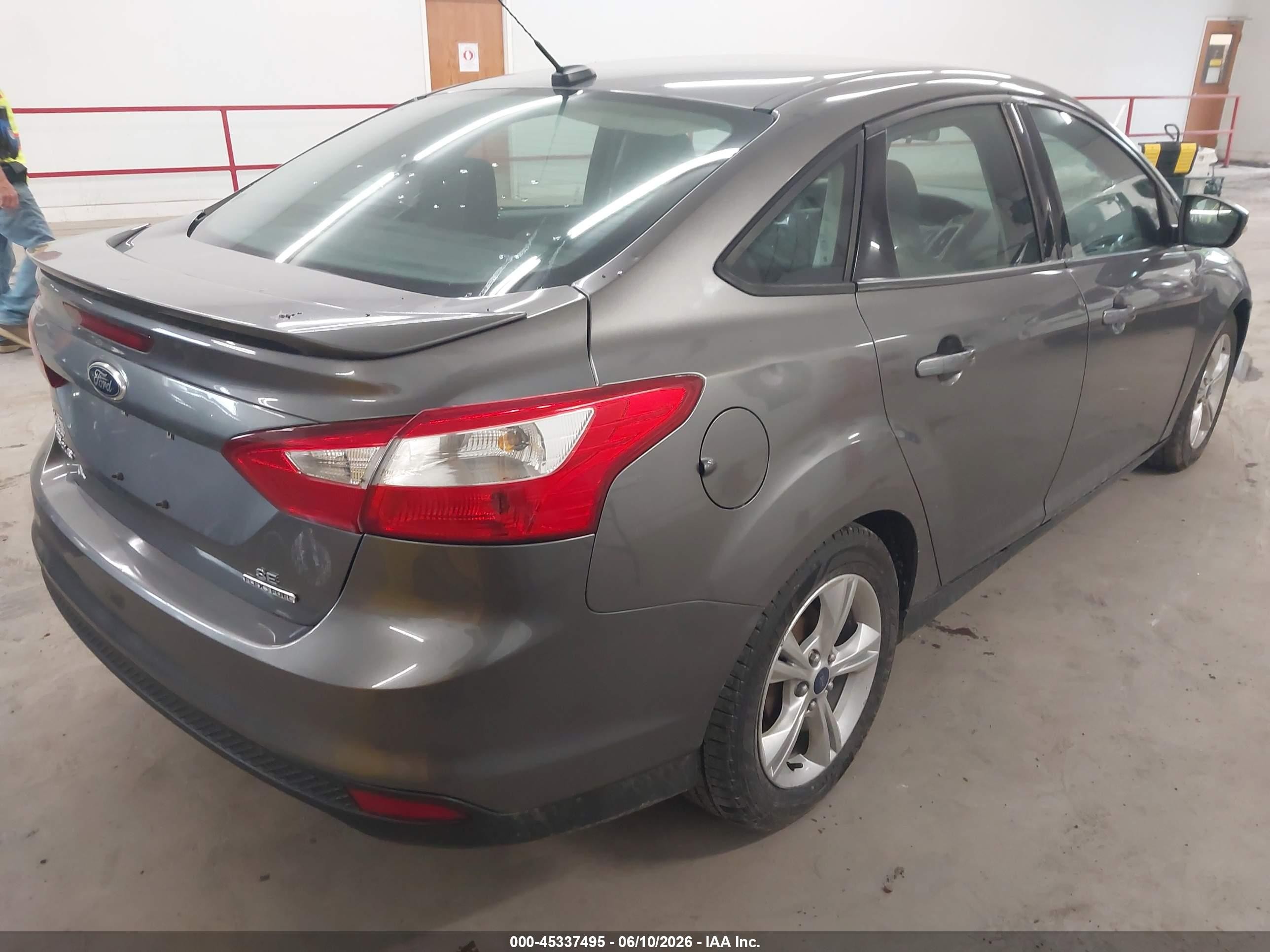 2014 Ford Focus Se Серый vin: 1FADP3F27EL332312