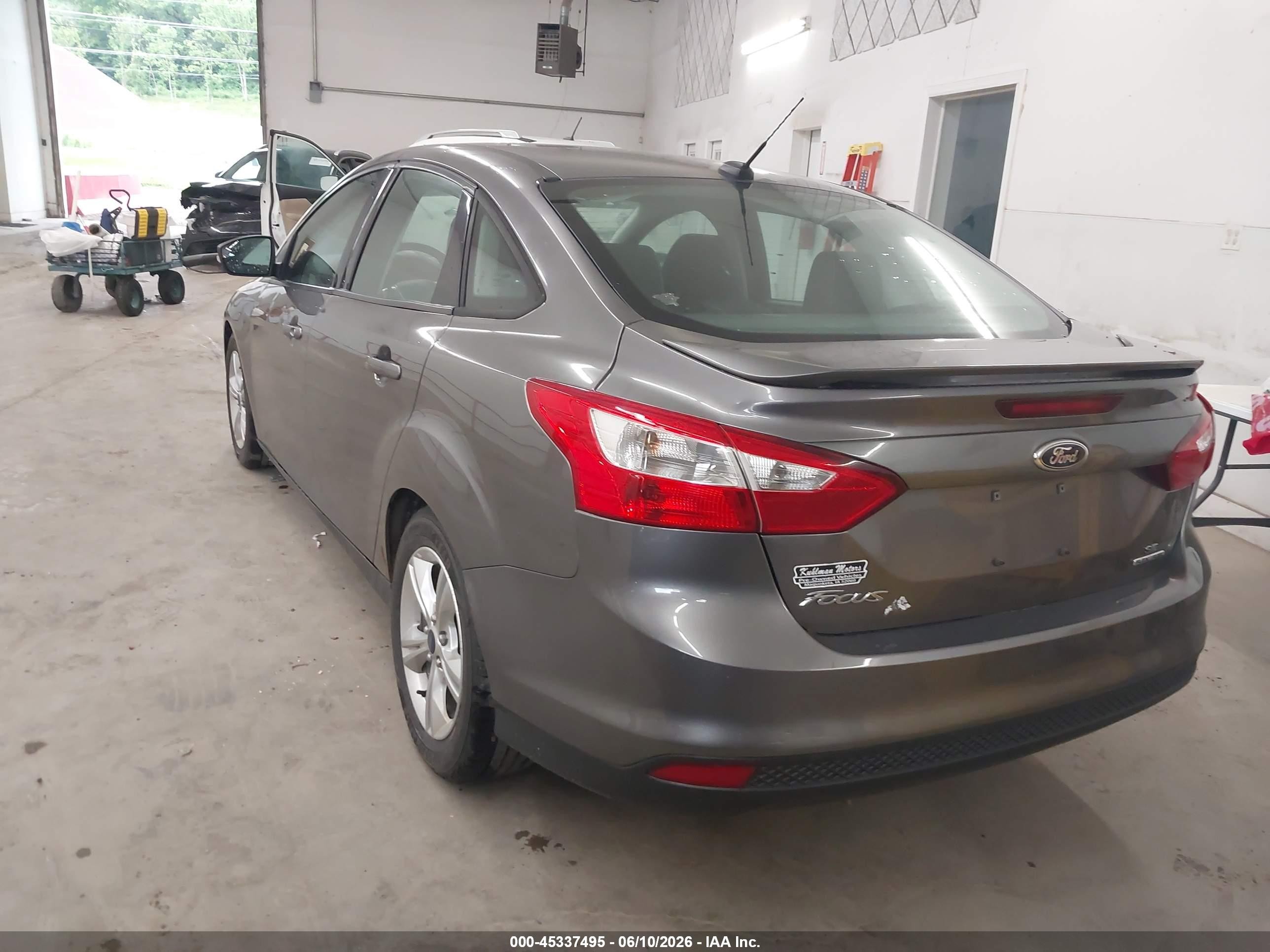 2014 Ford Focus Se Серый vin: 1FADP3F27EL332312