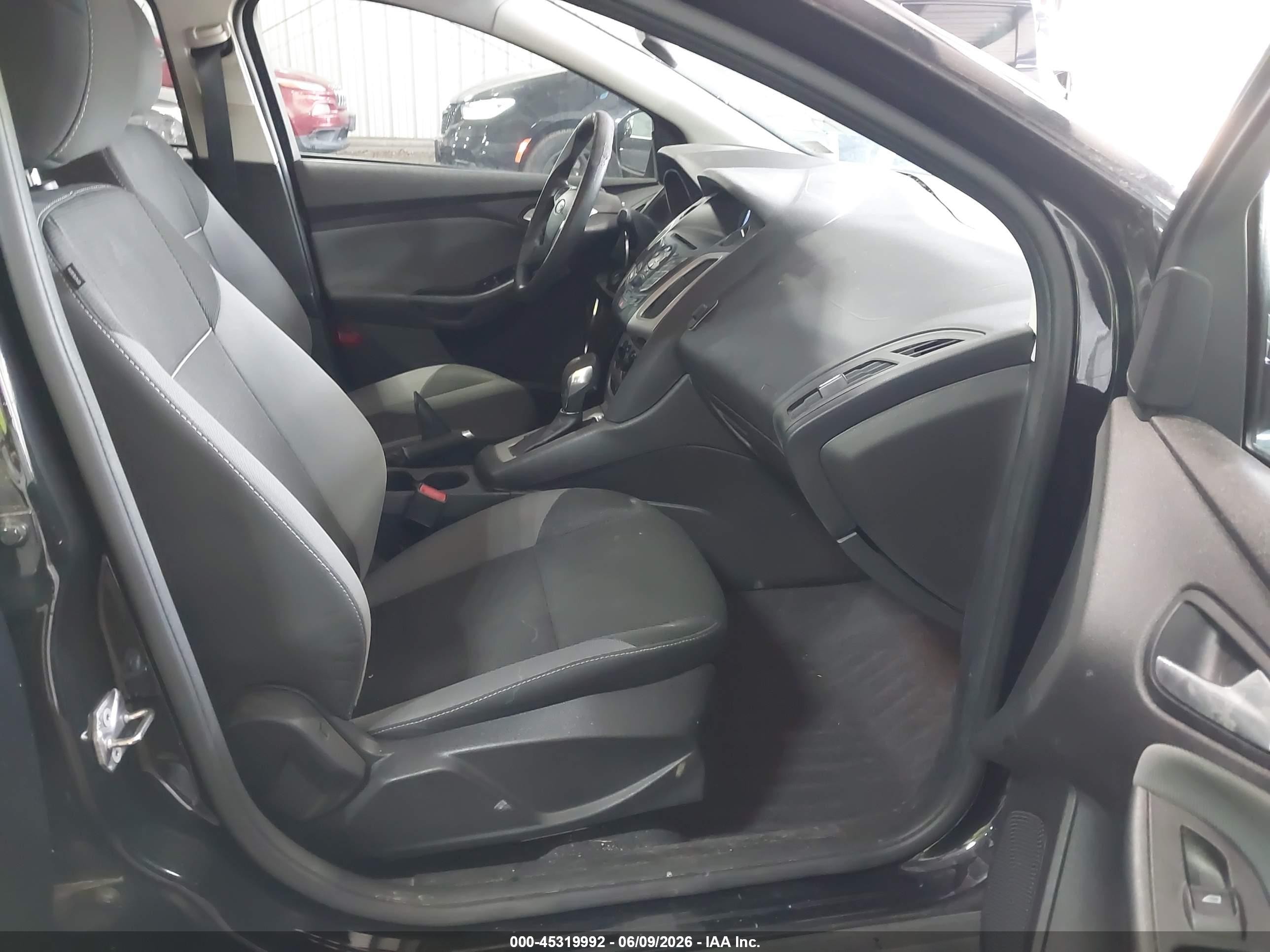 2014 Ford Focus Se Dark Blue vin: 1FADP3F27EL369070